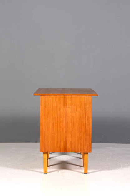 Magnifique bureau vintage de style danois, design des années 50, en bois de teck.