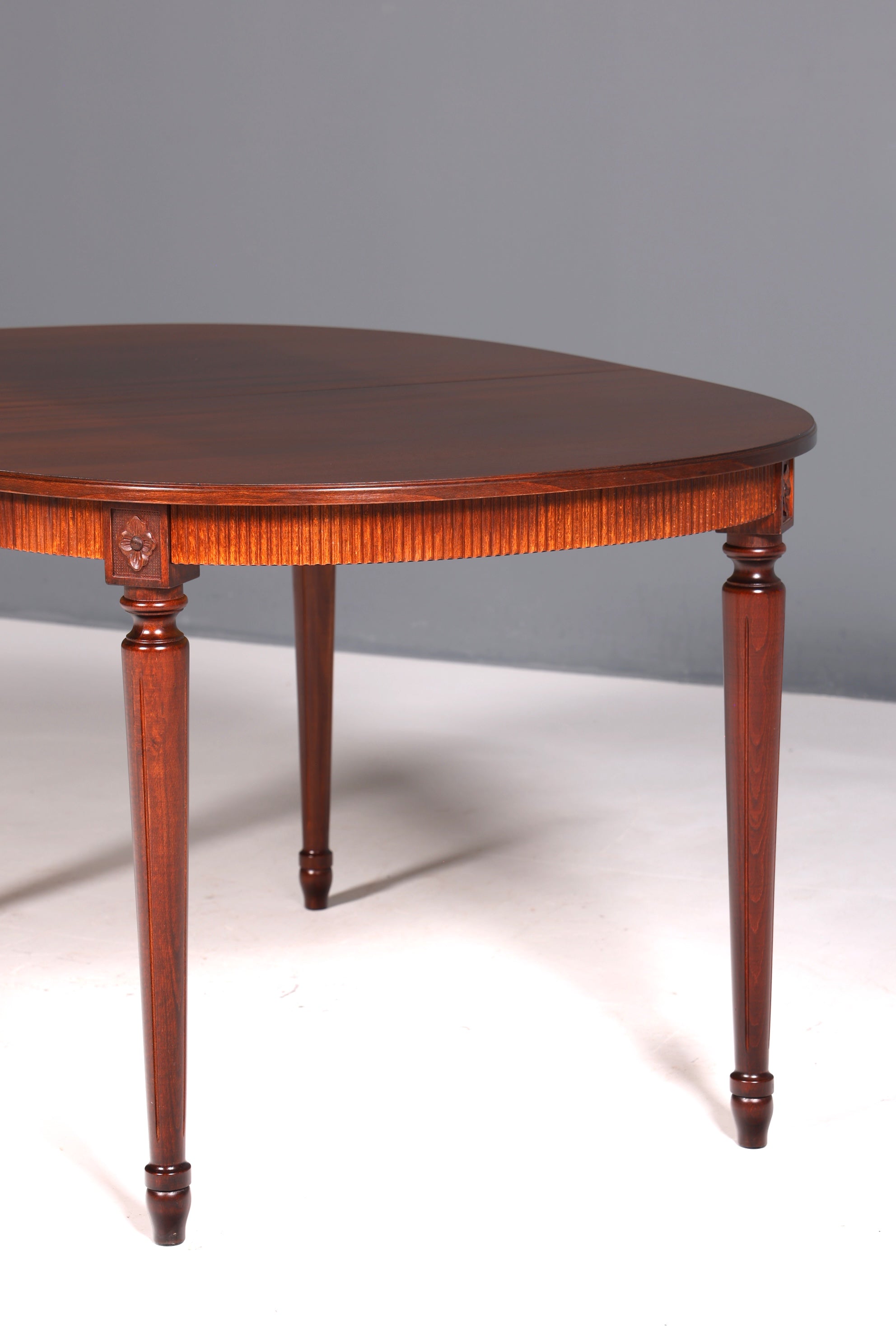 Belle table de salle à manger extensible anglaise, style antique, table de cuisine des années 60