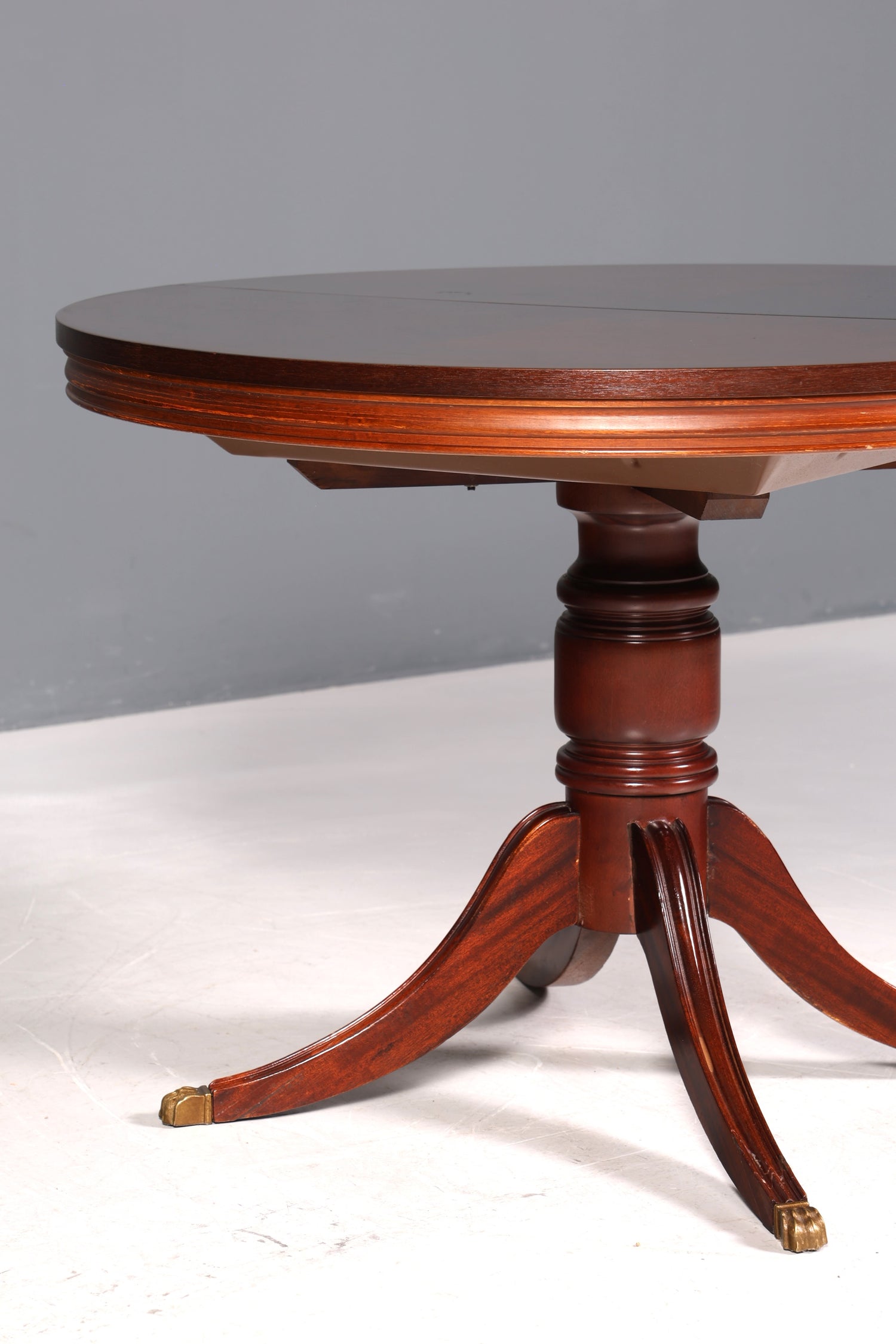 Belle table de salle à manger extensible anglaise, style antique, table de cuisine des années 60