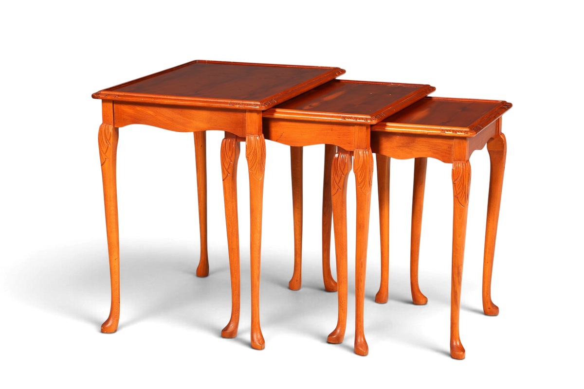 Hauptstadt Möblerei 3er Set Chippendale Beistelltische aus massivem Holz im barocken Stil mit geschwungenen Beinen