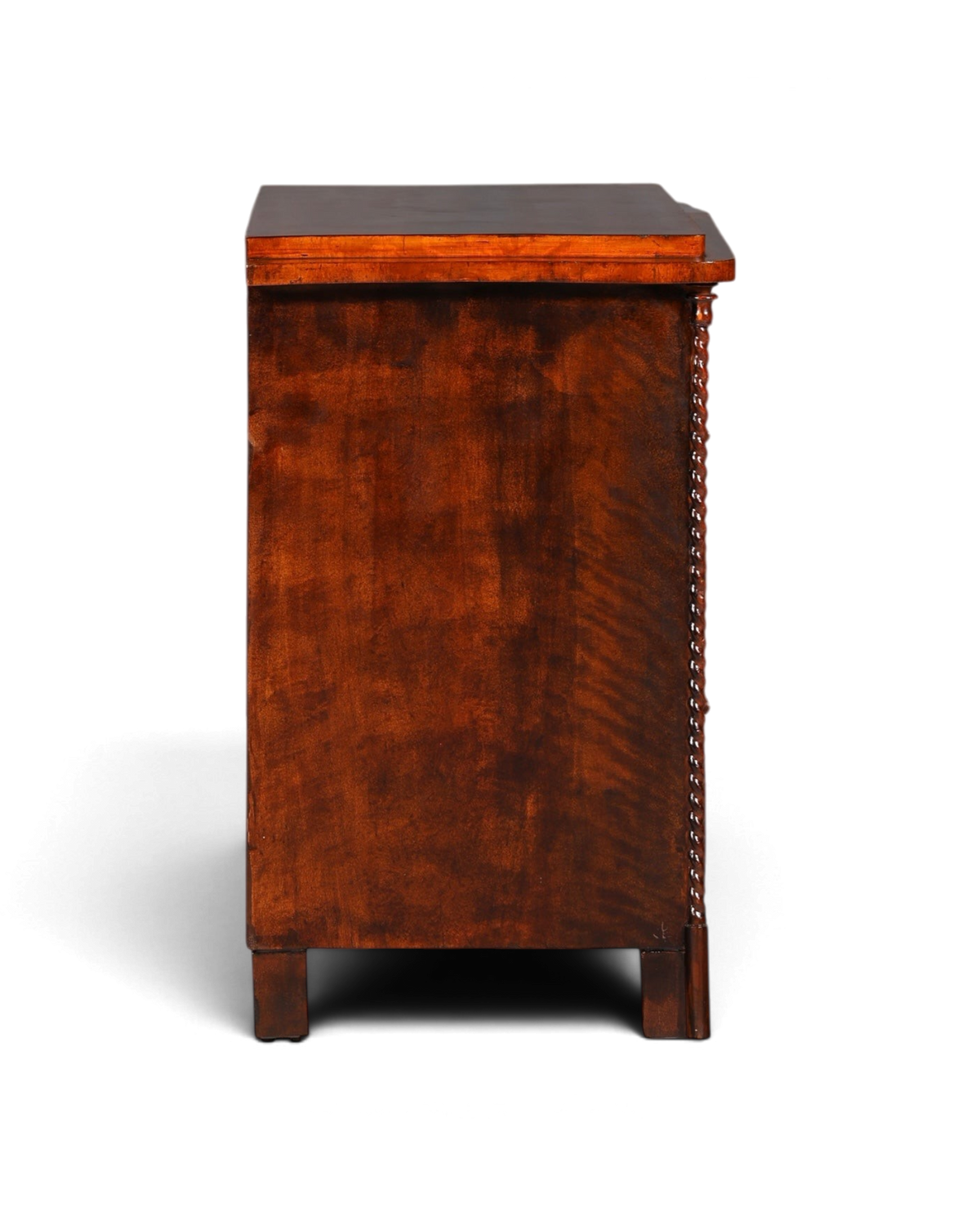 Seitenansicht einer antiken Kommode mit H805 Finish von Hauptstadt Möblerei aus dunklem, poliertem Holz.