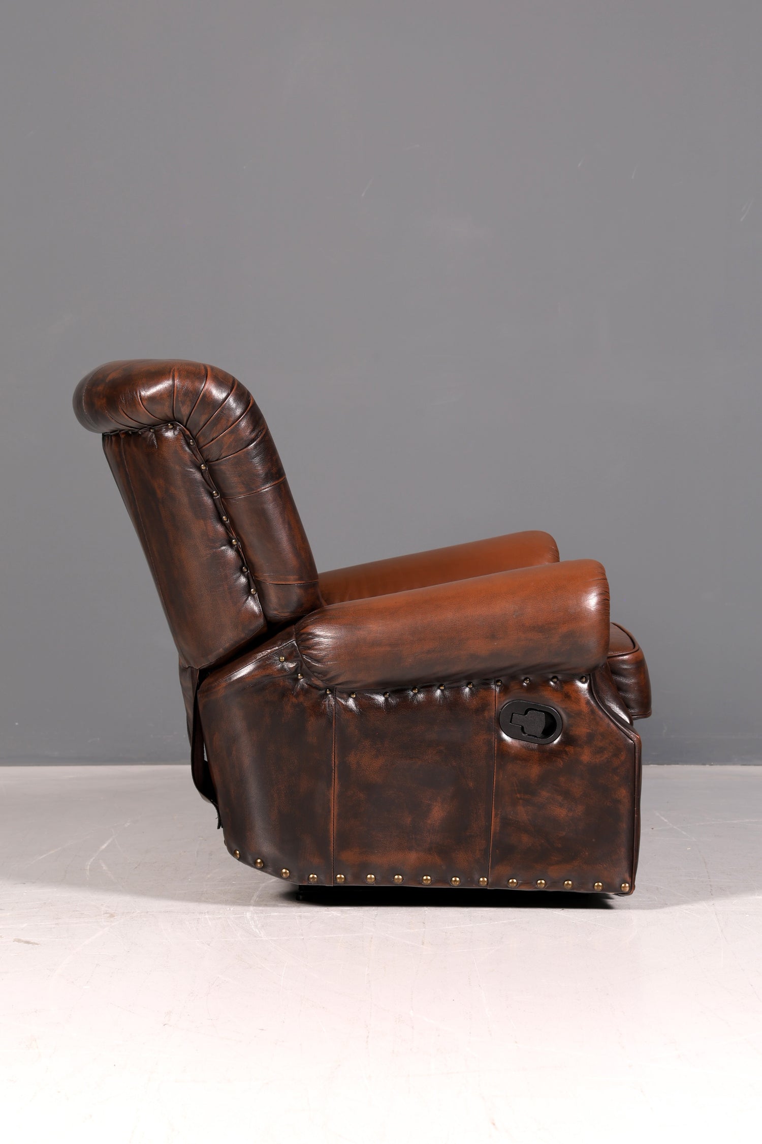 Wunderschöner Original Chesterfield Sessel Echt Leder Relaxsessel Englisch verstellbare Rückenlehne Herrensessel Lesesessel UK