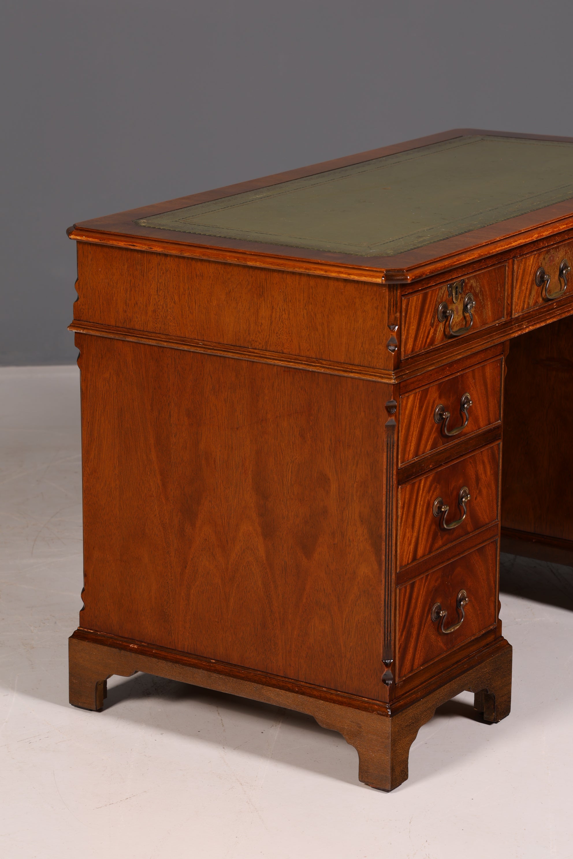 Wunderschöner Englischer Schreibtisch Mahagoni echt Lederauflage Bürotisch Antik Office Desk Vintage