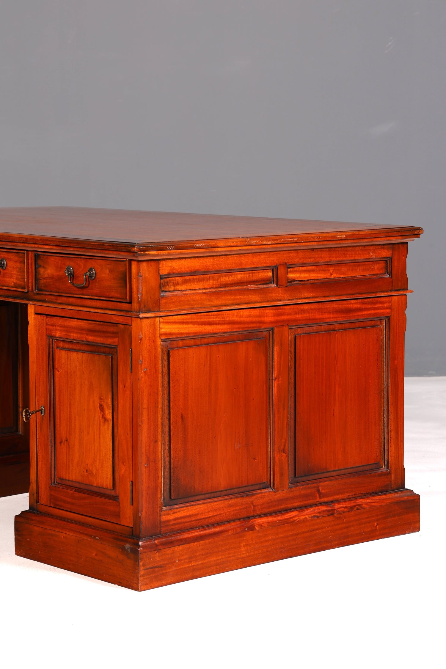 Magnifique bureau anglais en acajou, bureau de travail ancien, bureau professionnel, bureau partenaire