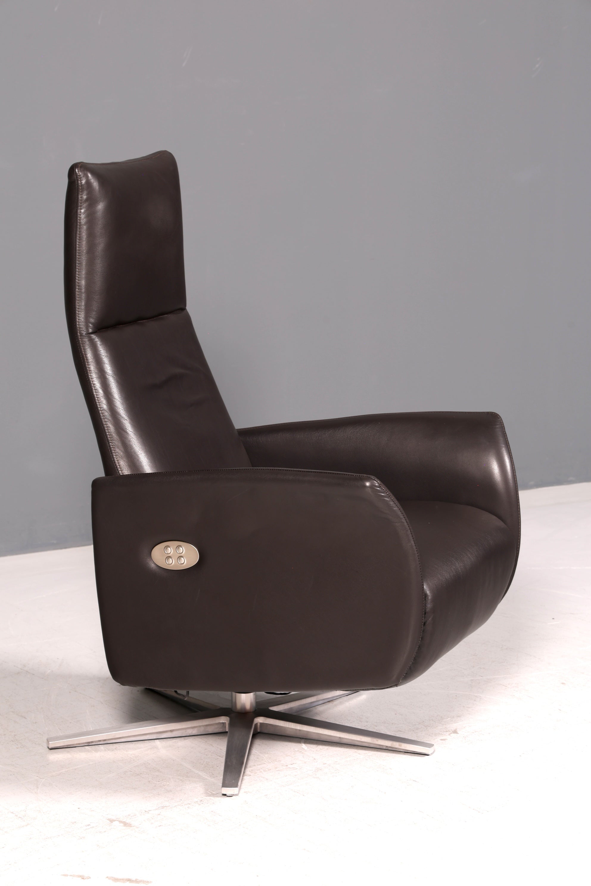 Wunderschöner Mid Century Relaxsessel echt Leder Fernsehsessel elektrisch verstellbar Lesesessel Komfort Design Ledersessel