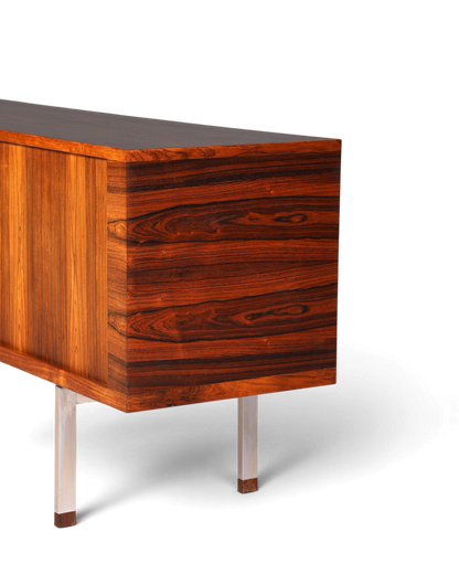 Beeindruckendes Original Hans J. Wegner für RY Møbler Modell RY 25 Sideboard Palisander Holz TV Kommode Vintage Schiebetür Schrank 1 von 2