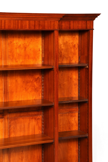 Hauptstadt Möblerei englisches Bücherregal aus massivem Holz mit höhenverstellbaren Einlegeböden in warmer Optik