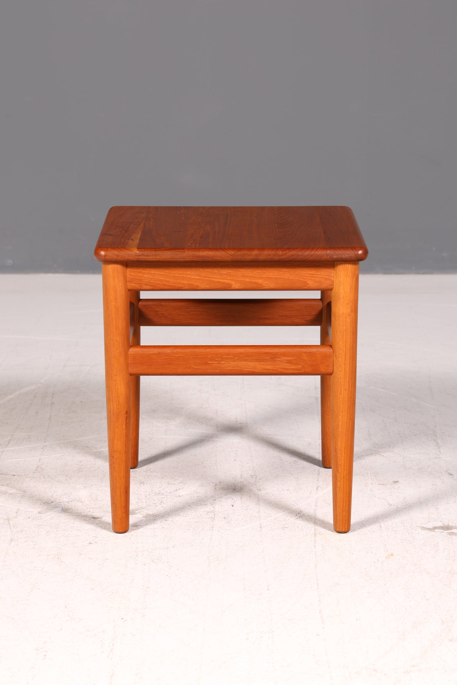 Edler Mid Century Teak Beistelltisch Dänisch Blumenhocker Ablagetisch Vintage 60er Danish Design Tisch 1 von 2