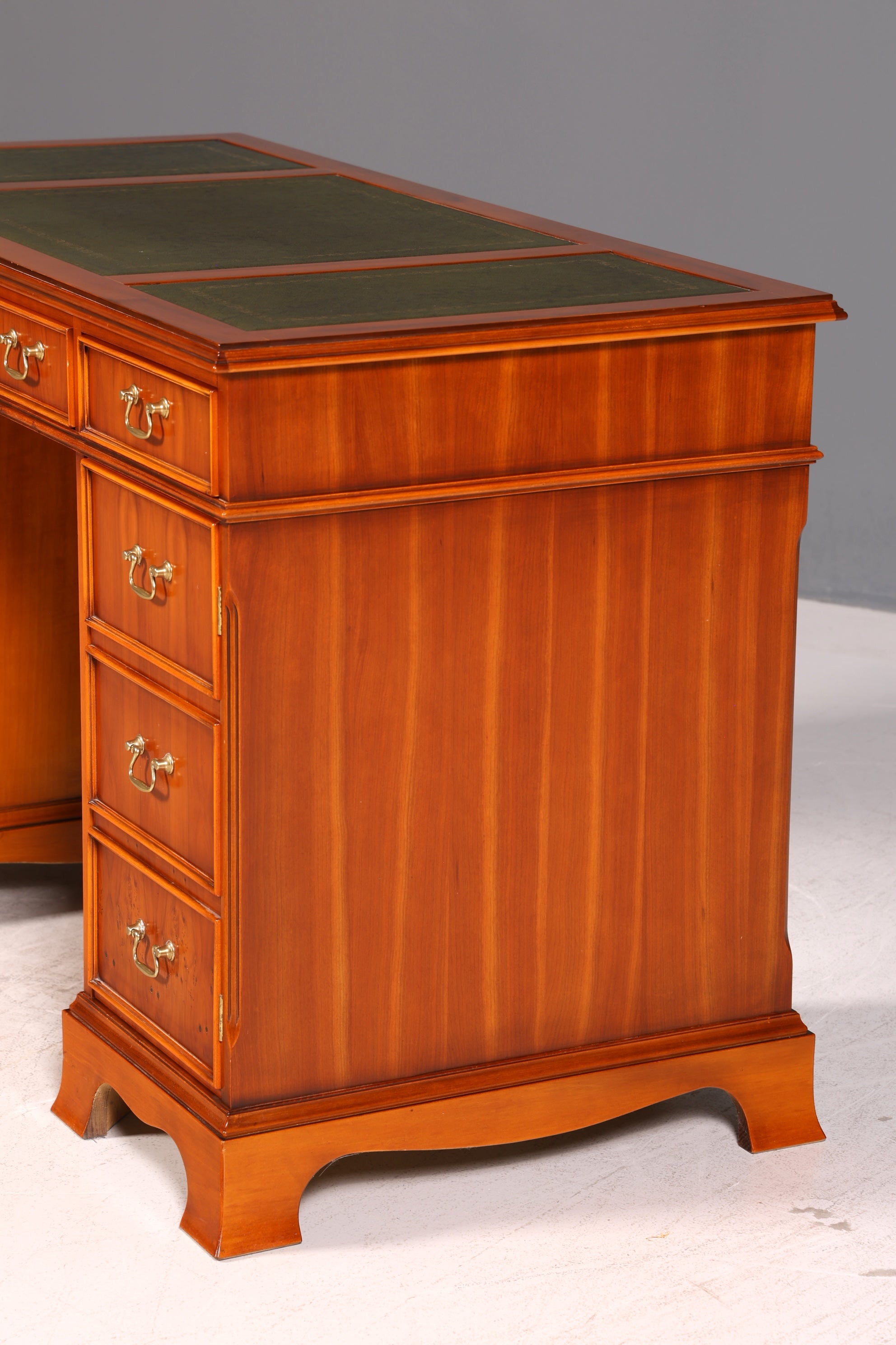 Beautiful English Desk Yew Genuine Leather Top Antique Style Office Desk Executive Desk