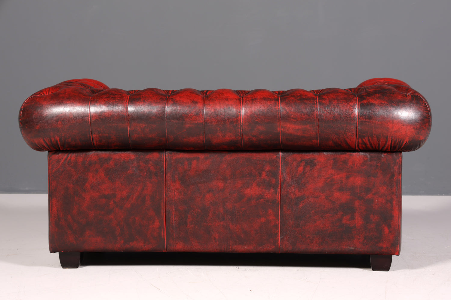 Magnifique canapé Chesterfield original 2 places, style anglais, cuir bordeaux, 2 places, 2 sur 2