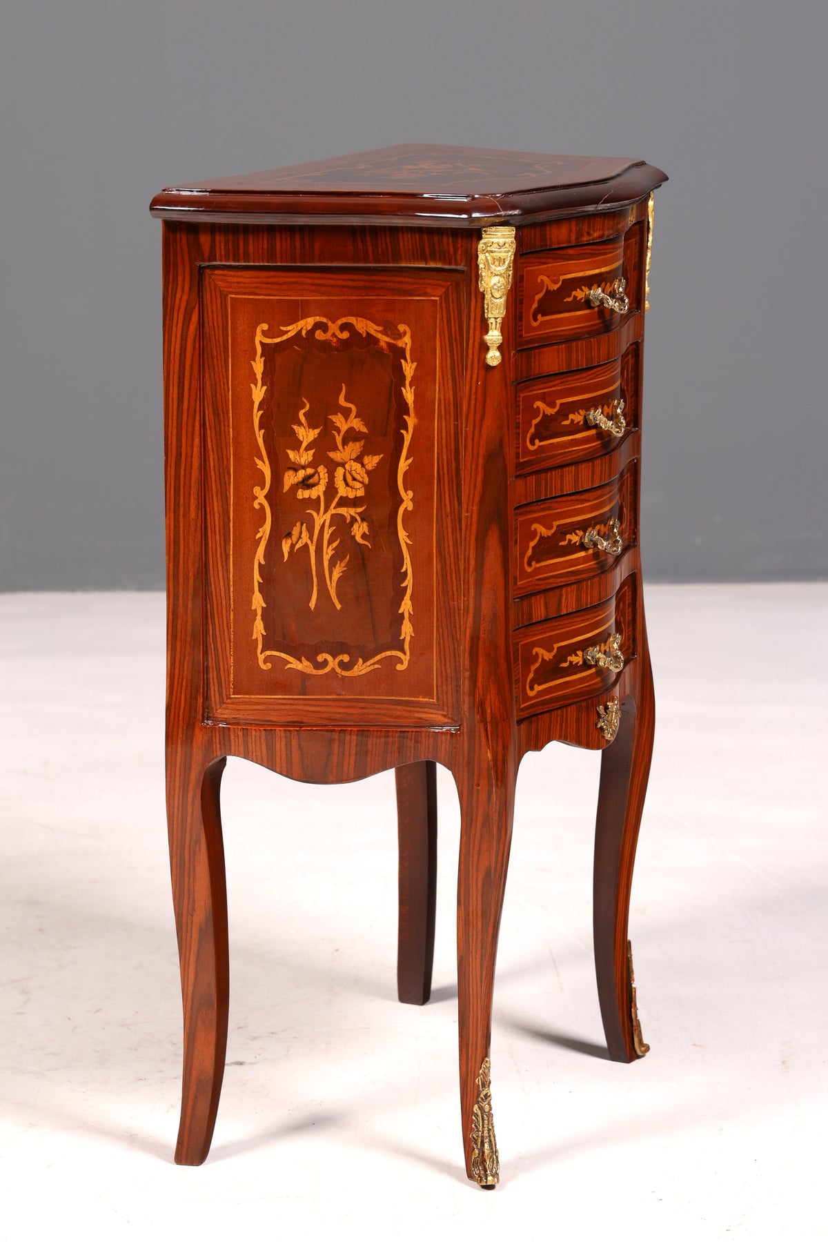 Élégante commode de style baroque, table d’appoint antique, petit meuble en laiton, commode à tiroirs