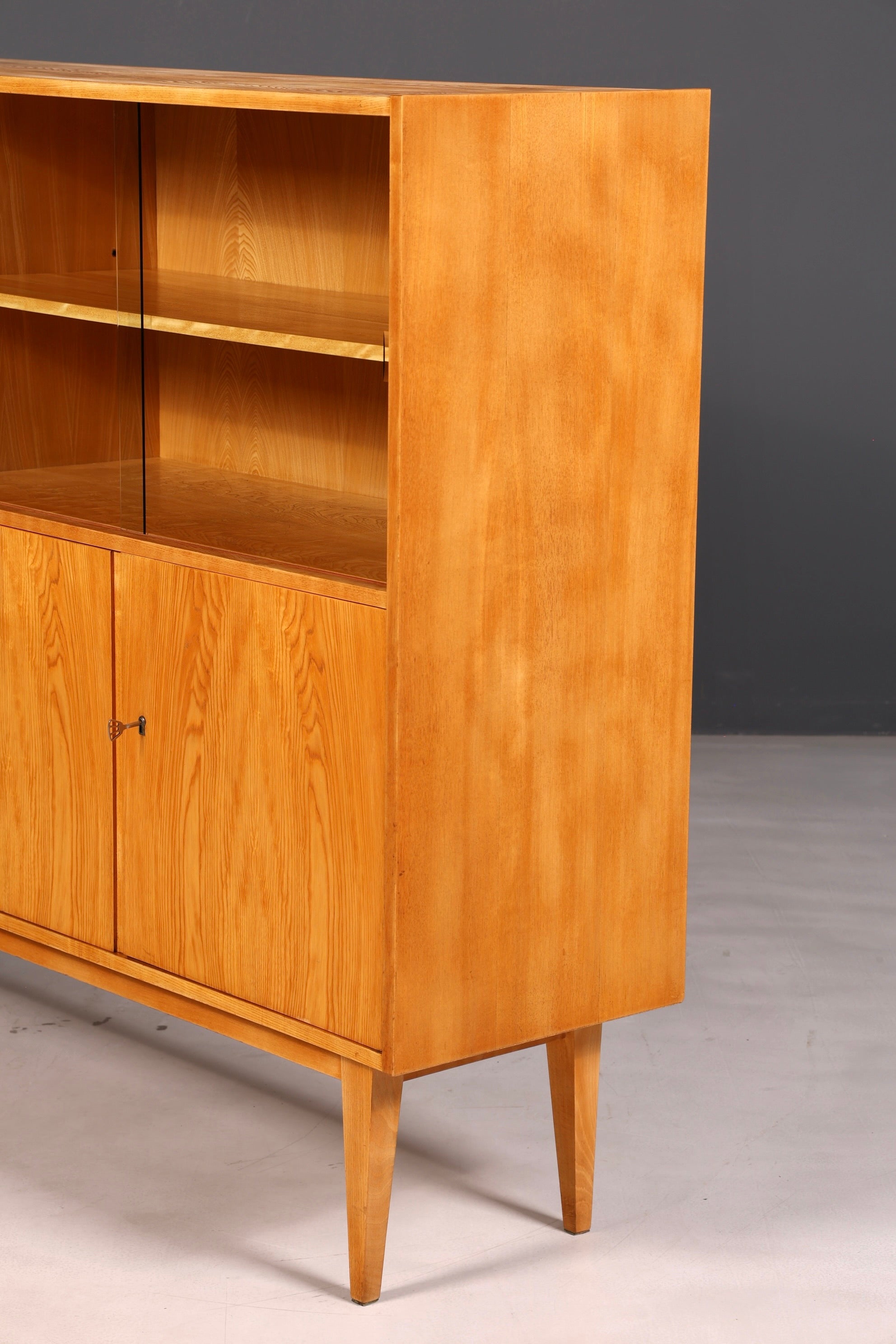 Magnifique vitrine originale Hellerau, modèle Mid-Century, Franz Ehrlich 602, commode et bibliothèque