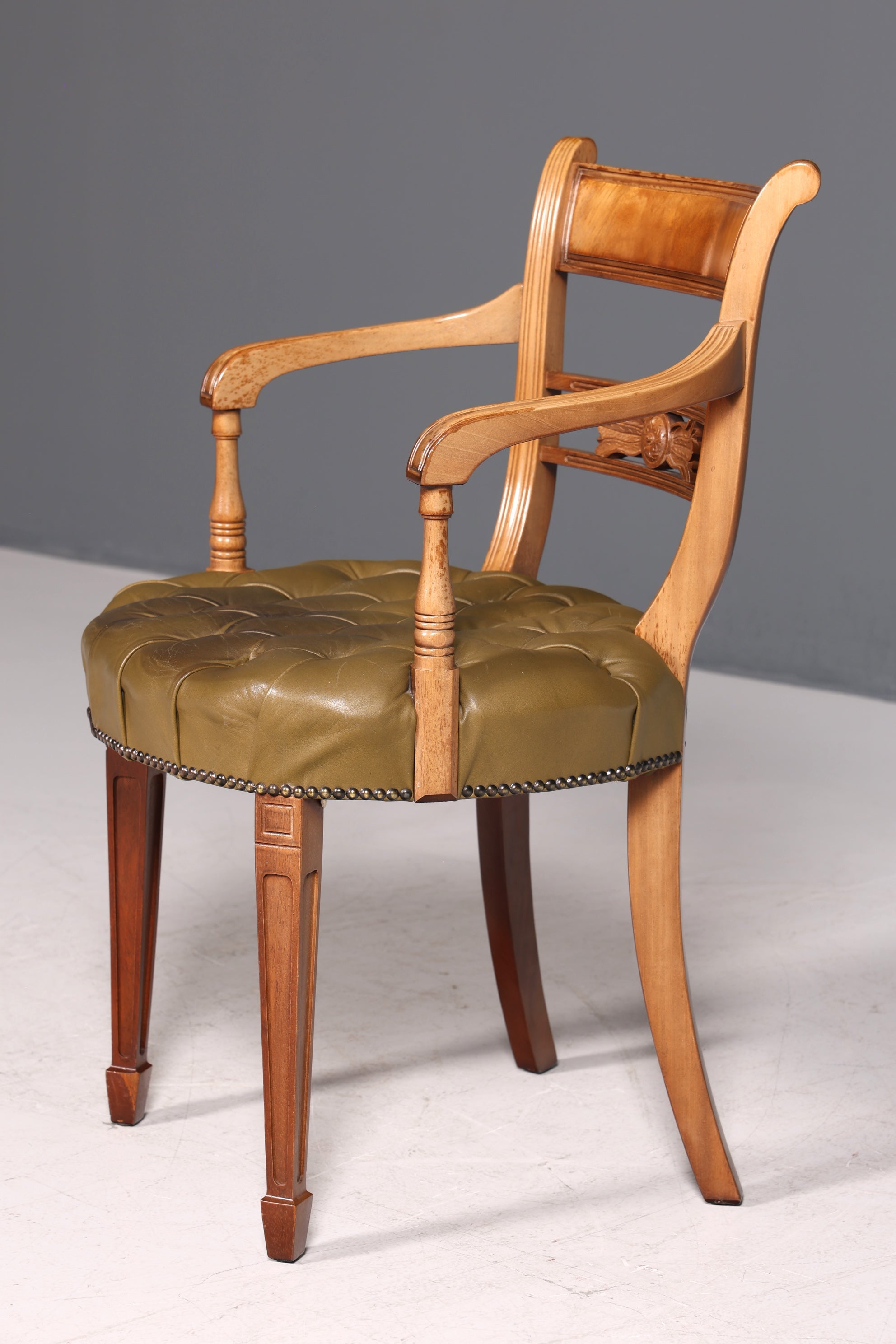 Magnifique fauteuil Chesterfield, chaise secrétaire Anno Dom, chaise de cuisine anglaise en cuir véritable, 2 sur 2