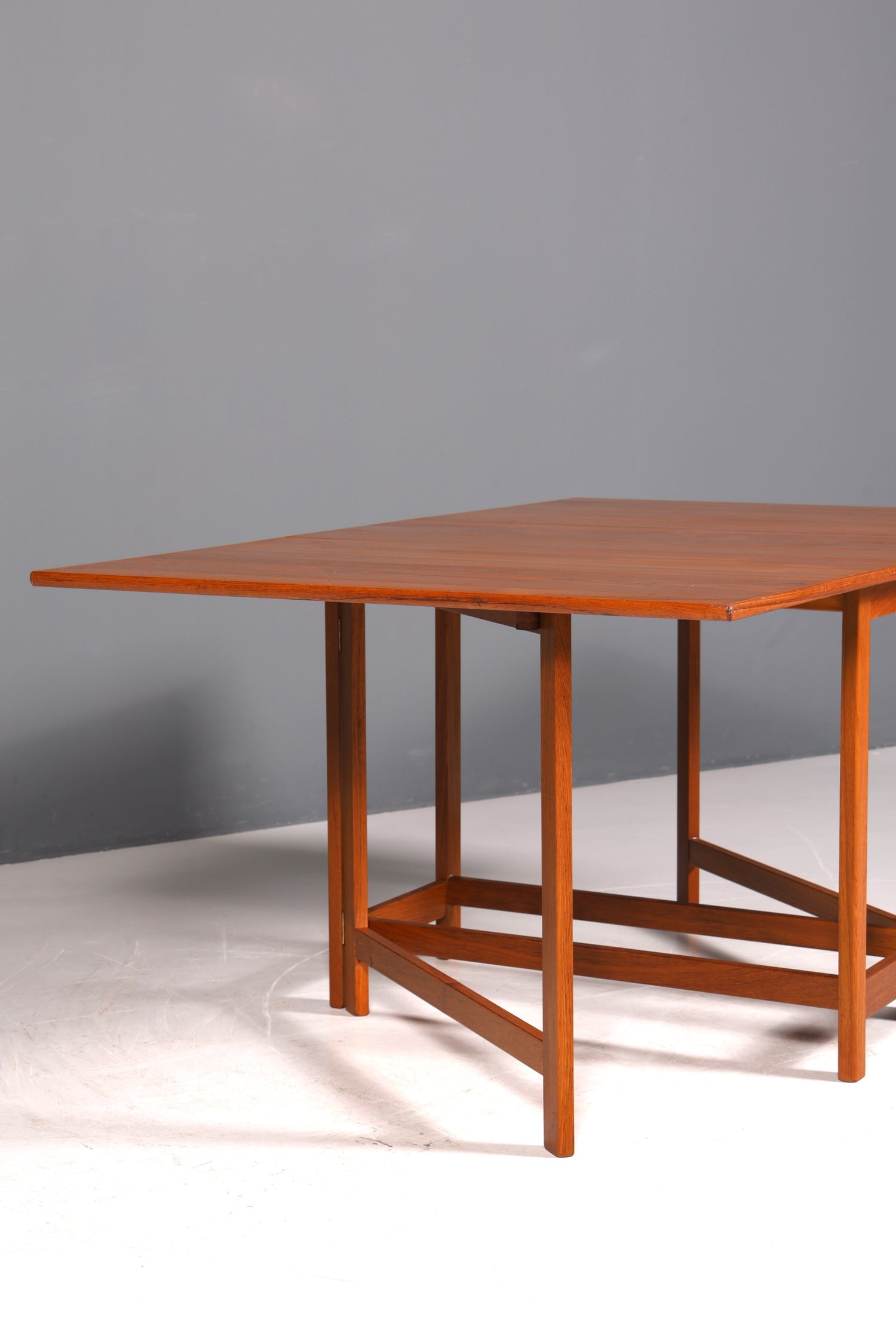 Table de salle à manger extensible de style mid-century, design danois, table en teck par Brdr. Furbo.