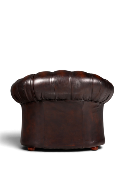 Hauptstadt Möblerei Chesterfield Centurion Sessel aus braunem Echtleder, Rückansicht des englischen Armlehnsessels