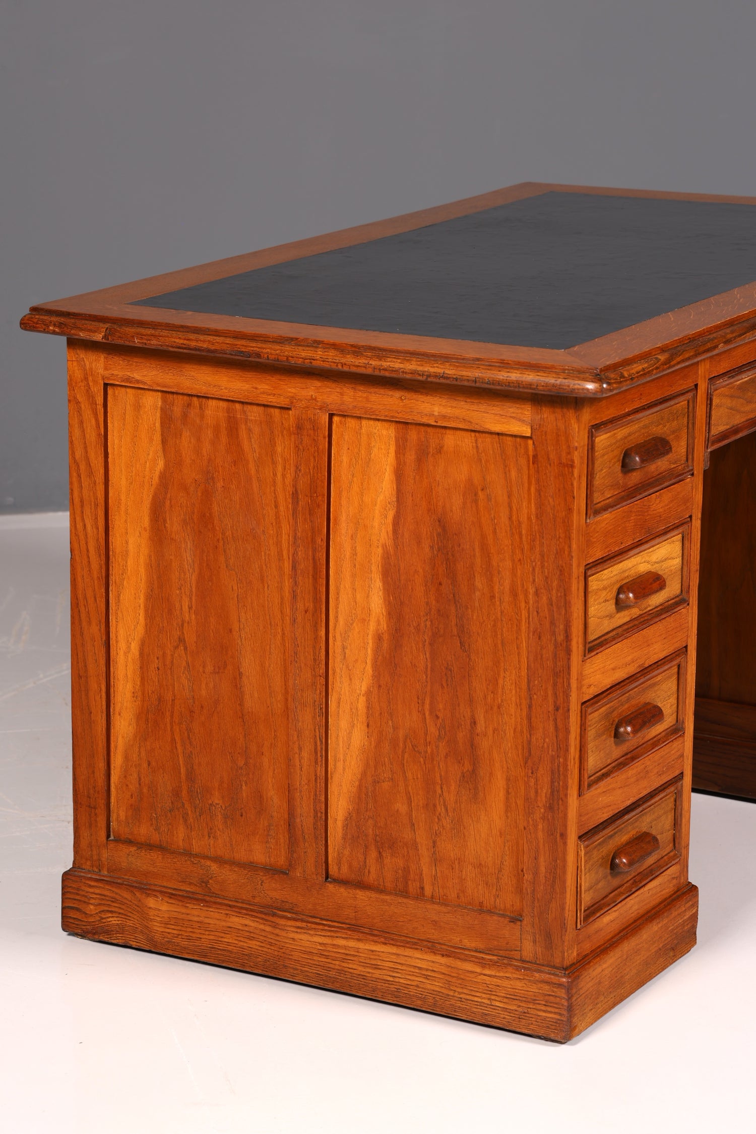Magnifique bureau de style Bauhaus et Art déco, table de bureau en chêne antique vintage