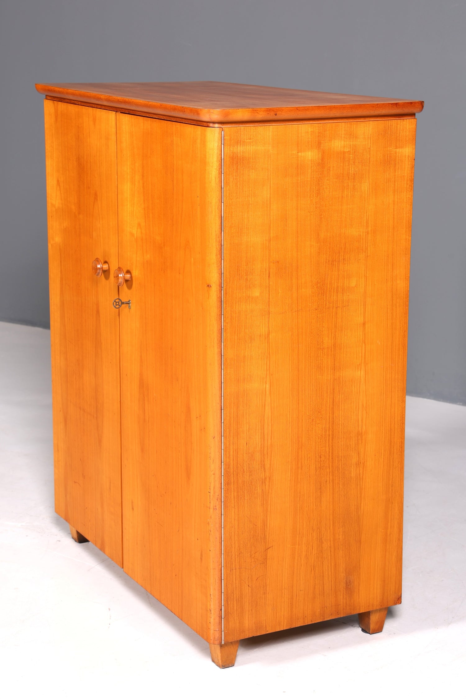 Magnifique meuble de style mid-century, armoire à linge des années 1960, classeur, commode