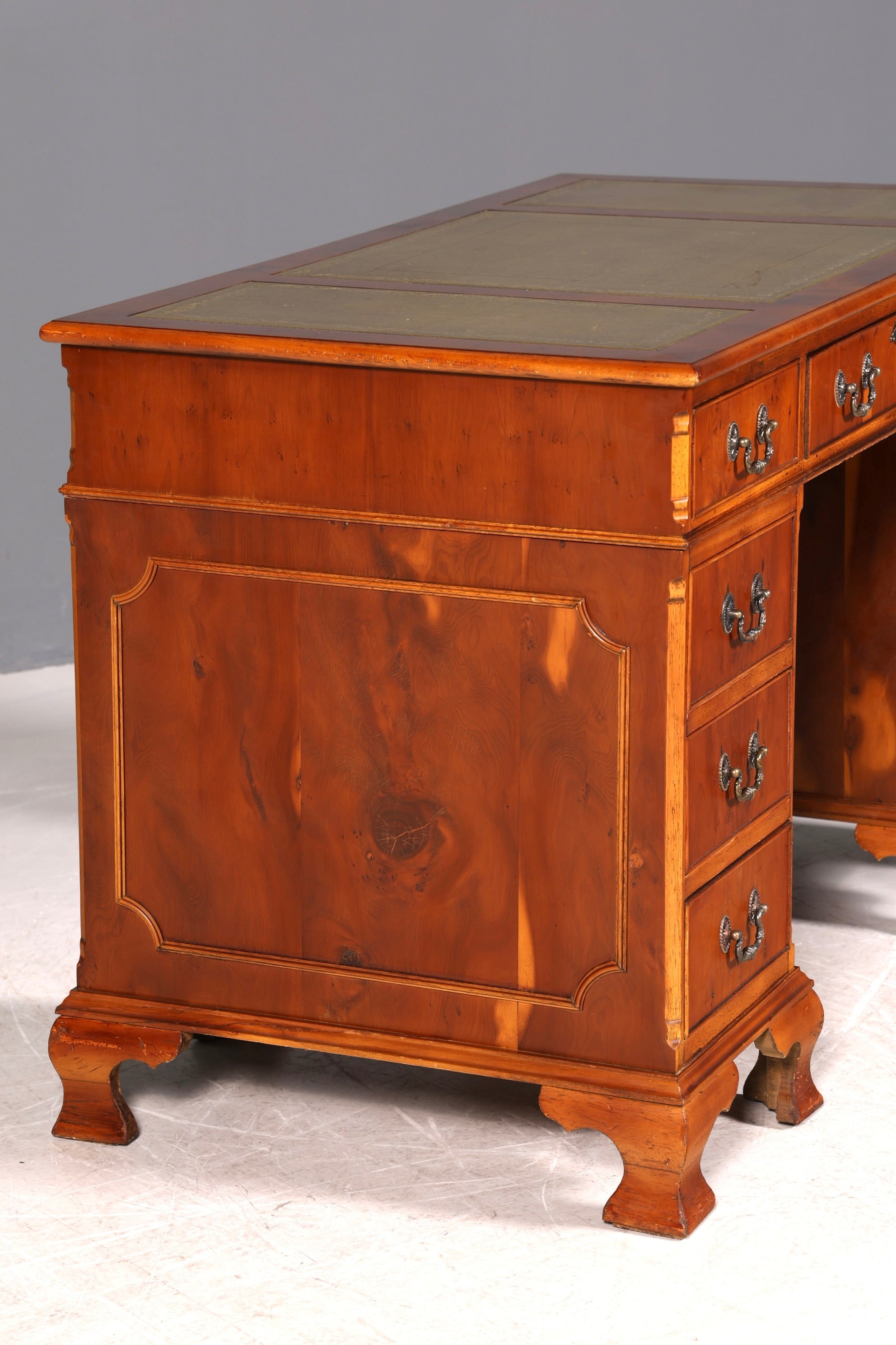 G072 Finish cm Wunderschöner Englischer Schreibtisch echt Lederauflage Bürotisch Antik Stil Office Desk