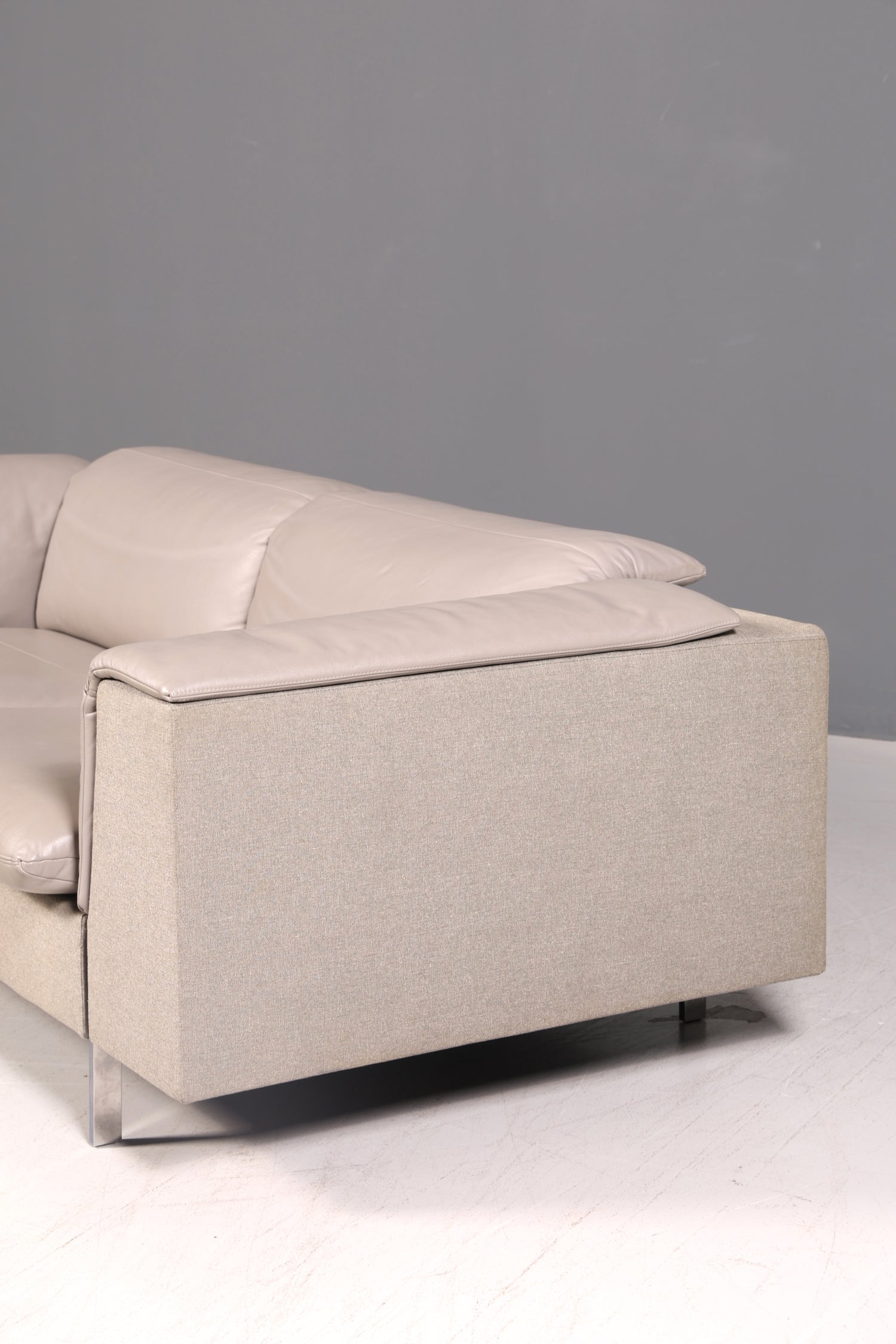 Wunderschönes Sofa der Marke Ligne Roset Grau Echtleder &amp; Stoff Couch Designer Sofa Wohnzimmer