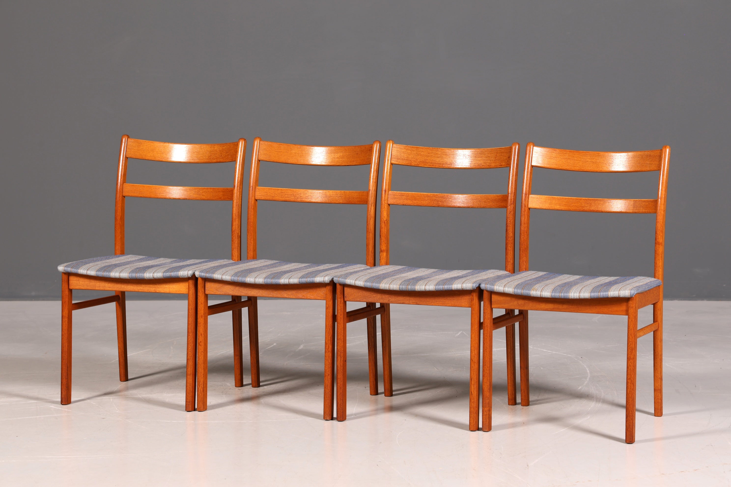 G403 Finish cm 4x Mid Century Teak Holz Stühle Made in Denmark Retro Stuhlset Danish Design Küchenstühle (Kopie)