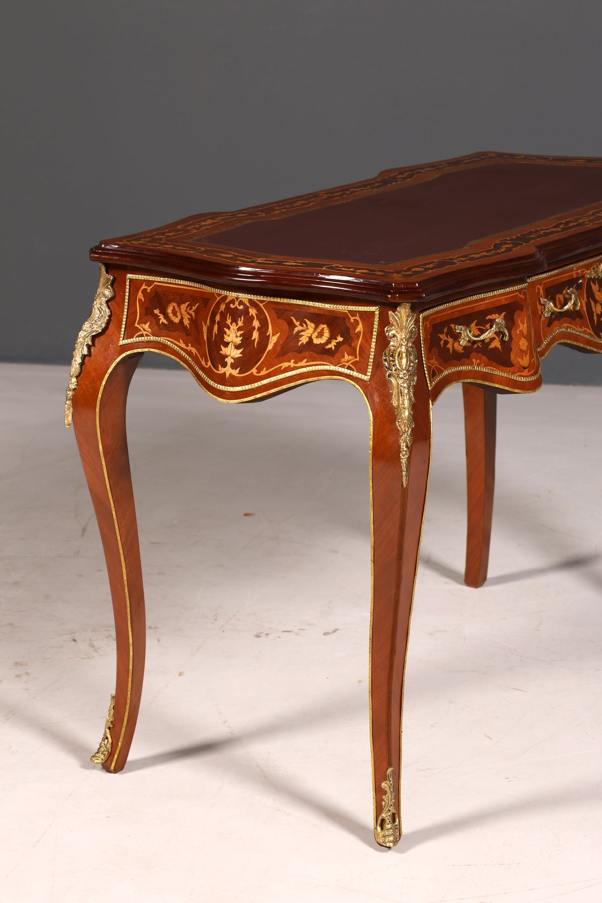 Bureau d’écriture de style Louis XV de rêve, bureau français de style antique en bois véritable, table de bureau