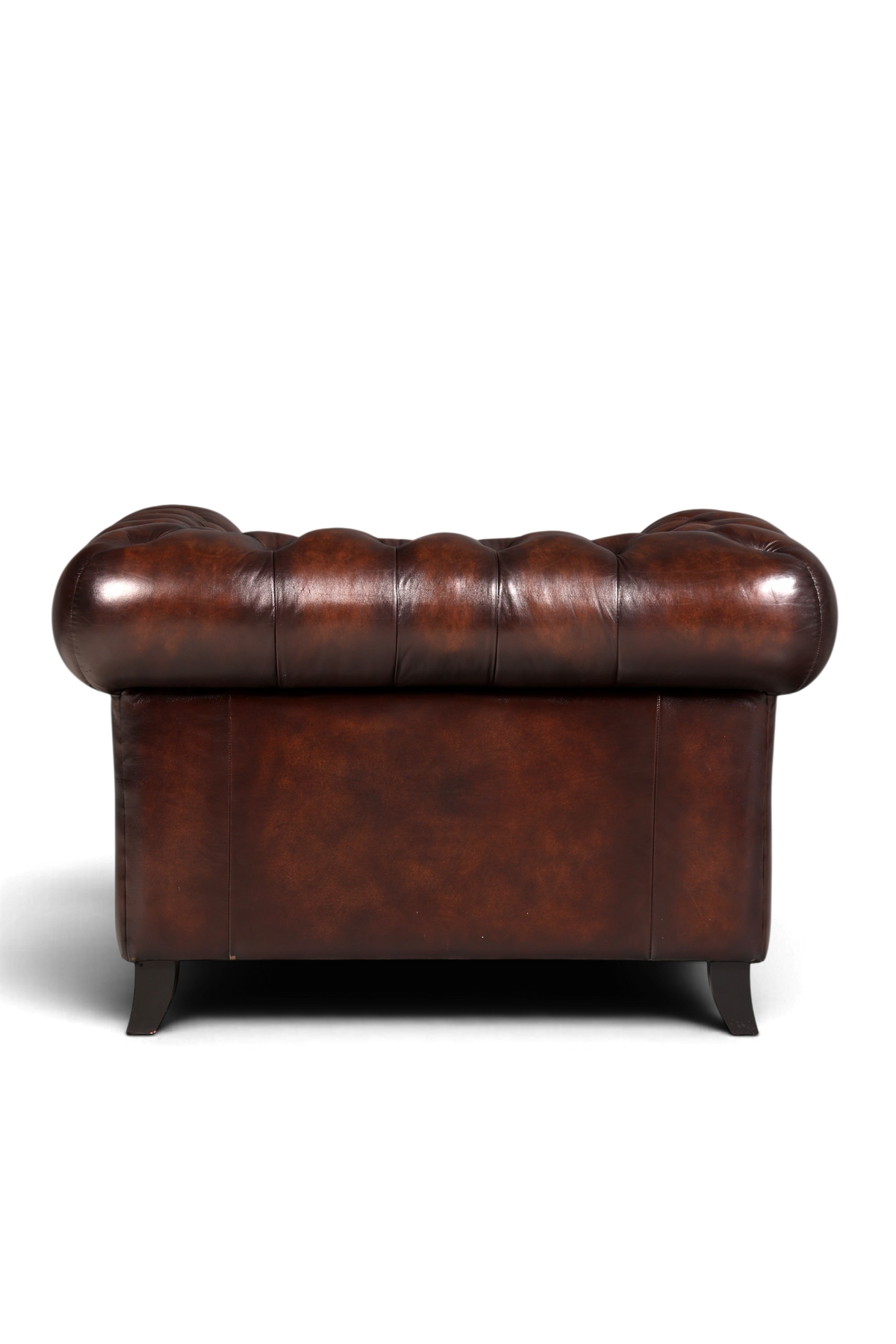 Hauptstadt Möblerei Chesterfield Sessel aus braunem Echtleder mit klassischer Knopfheftung, Rückansicht