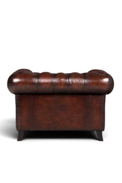 Hauptstadt Möblerei Chesterfield Sessel aus braunem Echtleder mit klassischer Knopfheftung, Rückansicht