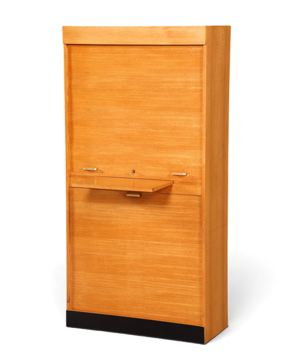 Hauptstadt Möblerei Mid Century Rollladenschrank aus hellem Holz im Bauhaus Stil mit ausklappbarer Ablagefläche