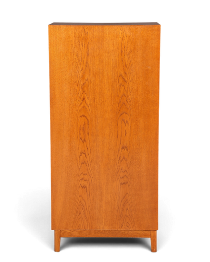 Hauptstadt Möblerei Mid Century Aktenschrank aus massivem Holz mit schmaler Vertiko-Form und schöner Maserung