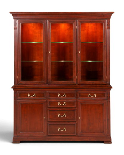 Hauptstadt Möblerei Selva Vitrine Villa Borghese aus massivem dunklem Holz im Antik Stil mit Glasfront und Beleuchtung