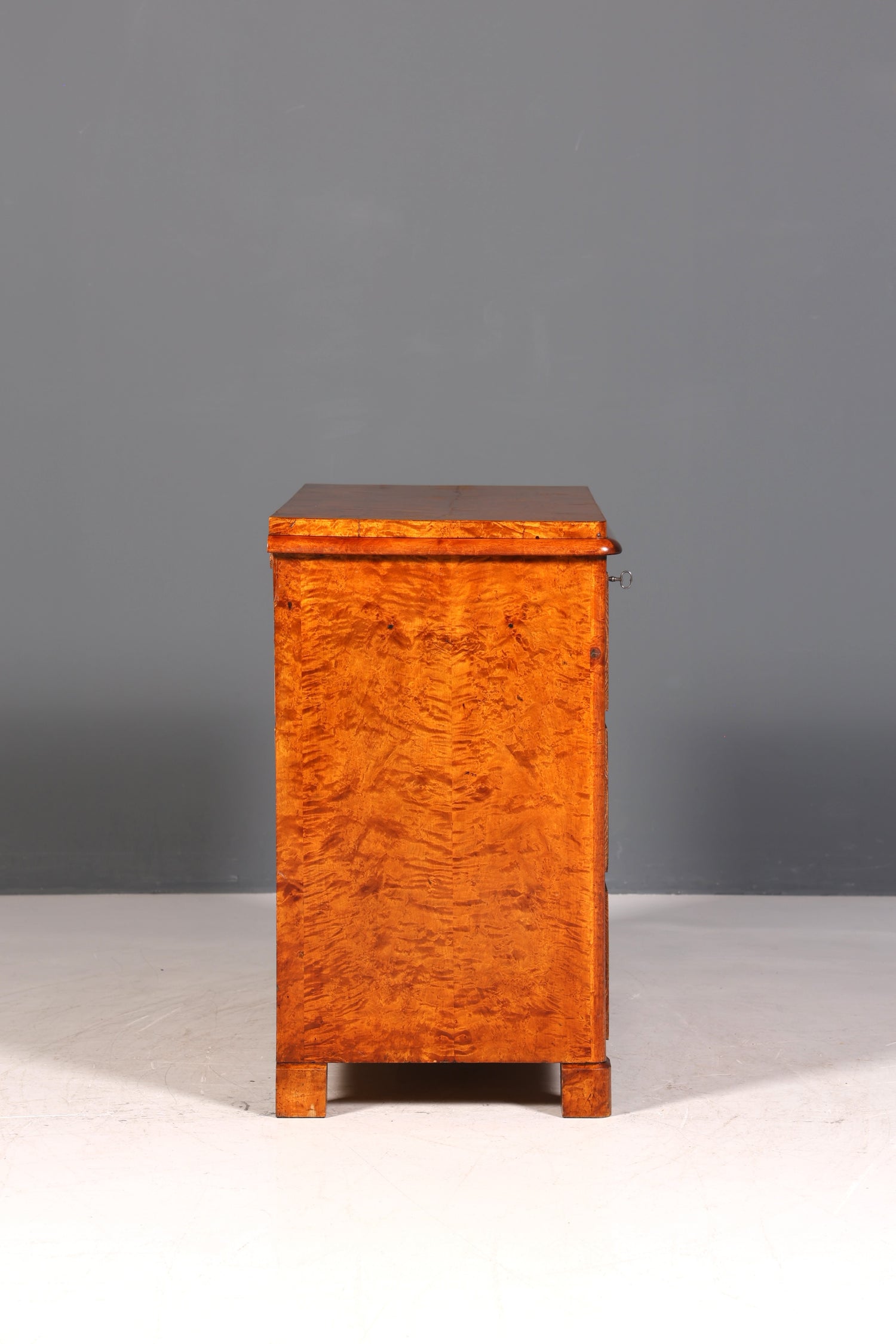 Belle commode ancienne de style Biedermeier Louis-Philippe, commode à linge