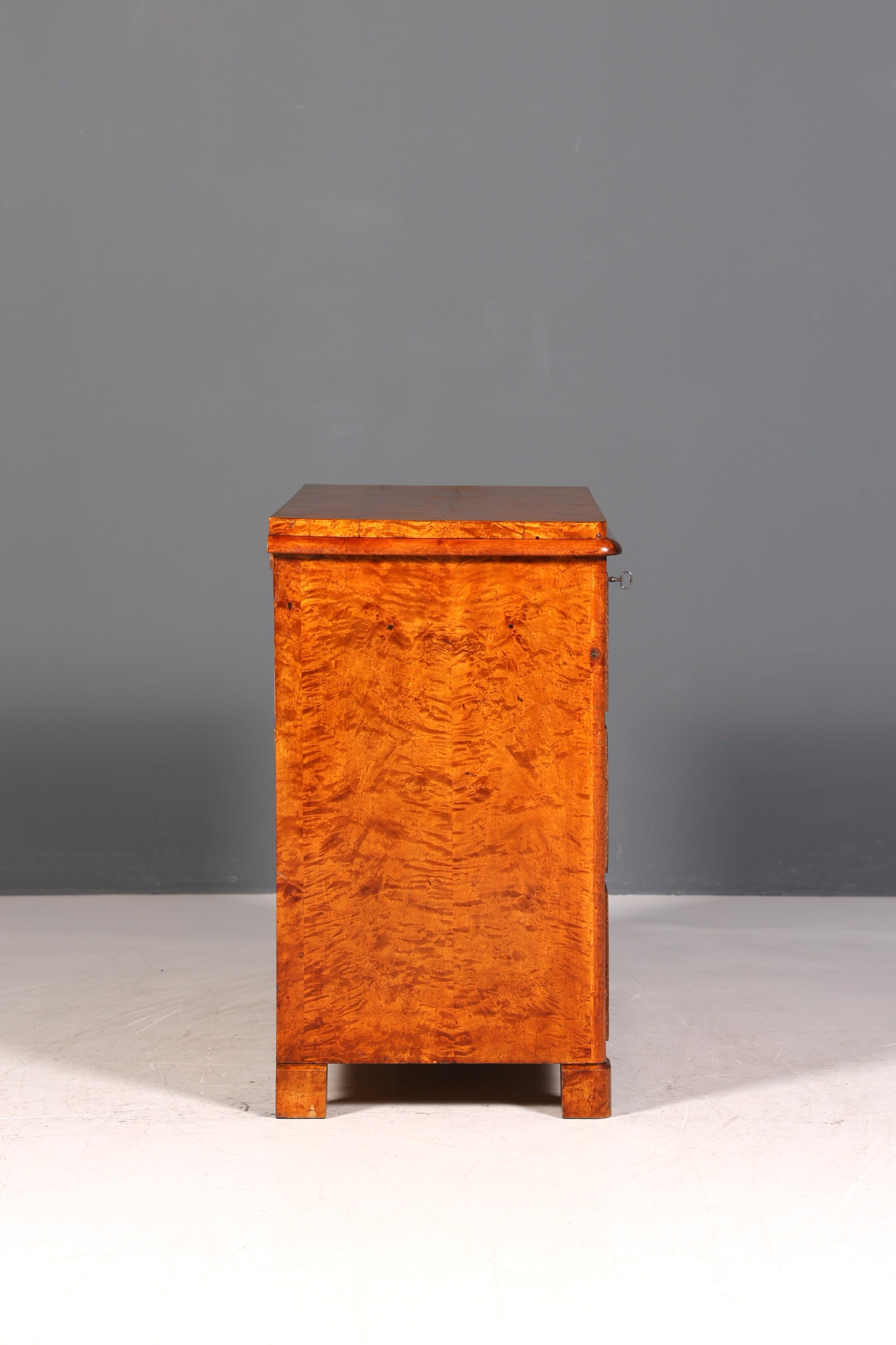 Belle commode ancienne de style Biedermeier Louis-Philippe, commode à linge