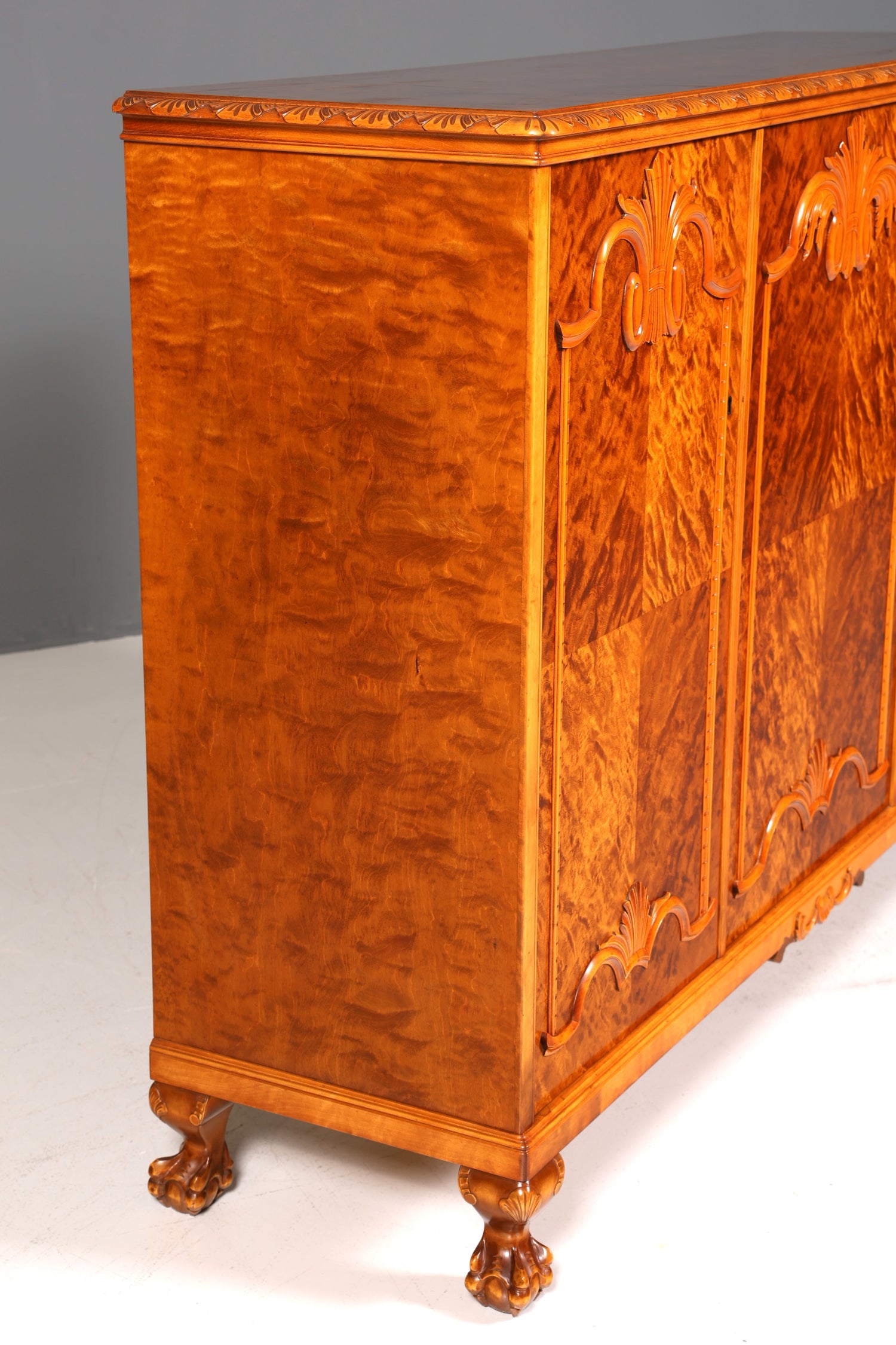 Meuble Chippendale onirique, buffet haut de style baroque, commode ancienne des années 50/60