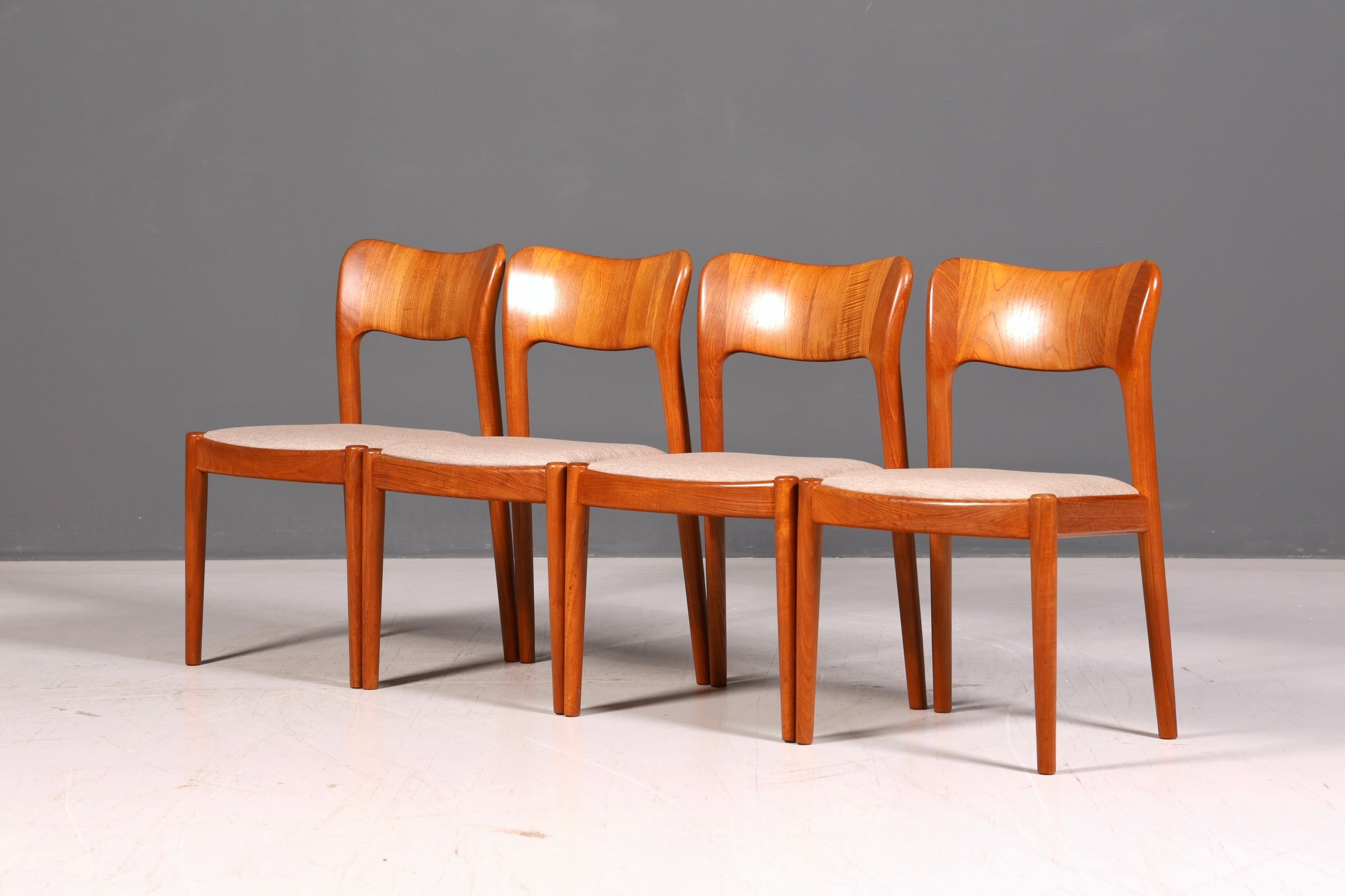 4x Edle Mid Century Stühle der Marke Niels Koefoed Koefoeds Hornslet Modell 177 Teak Stuhlset Danish Design Esszimmerstühle Küchenstühle