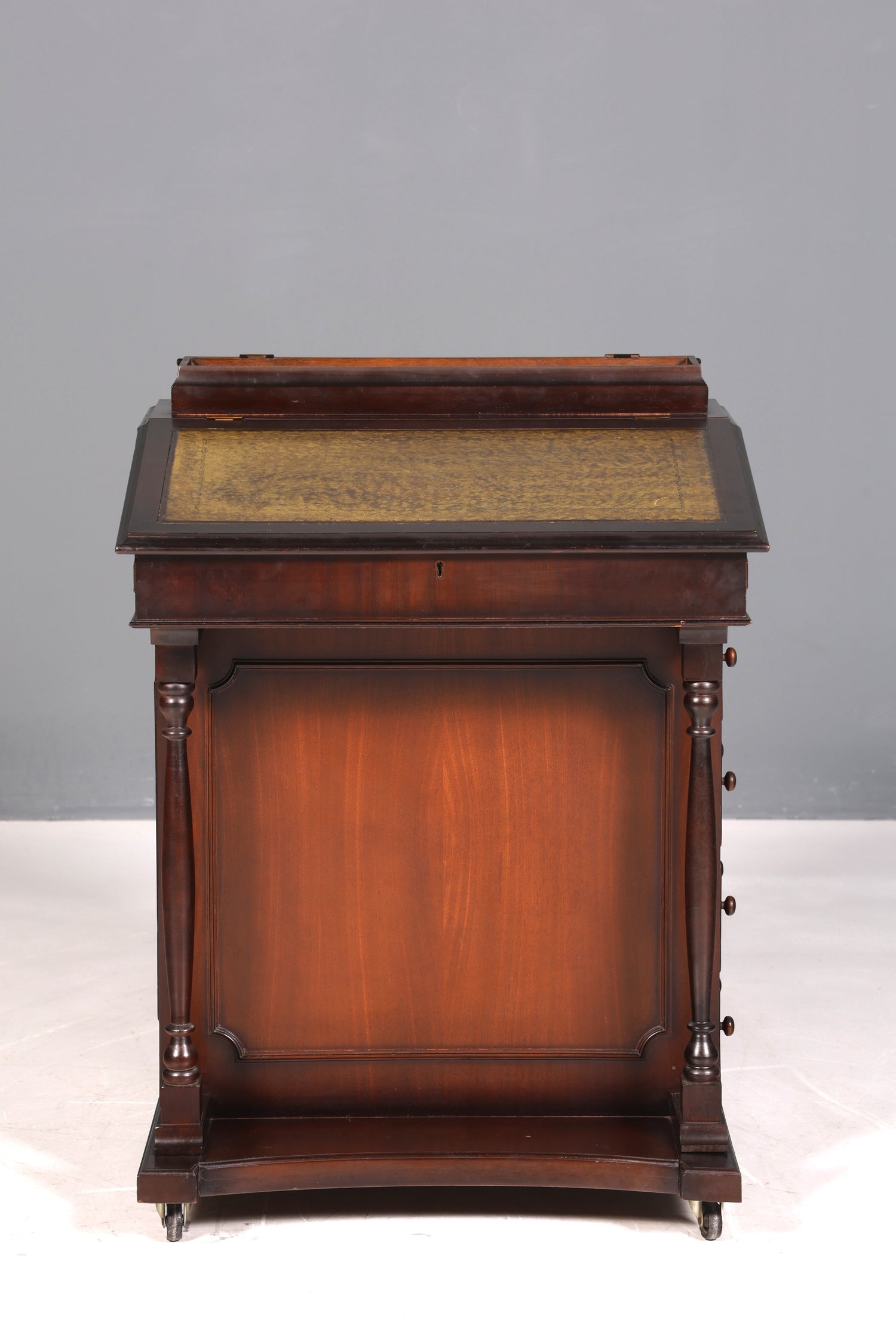 Magnifique bureau anglais Davenport, secrétaire avec plateau en cuir et commode.