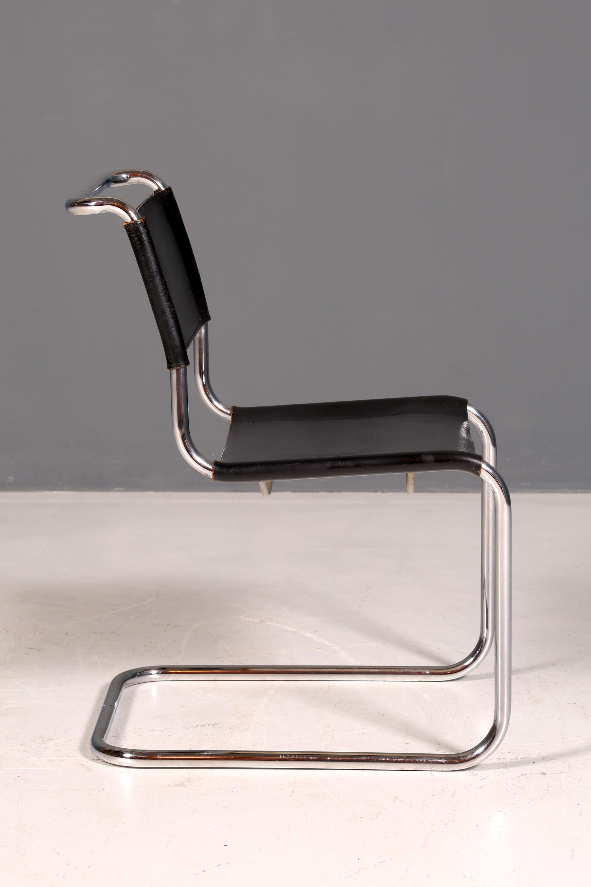 Edler Original Thonet Freischwinger Stuhl Chrom Leder Schwarz Bauhaus Designklassiker Vintage Kragstuhl Esszimmer Stuhl Vintage 1 von 2