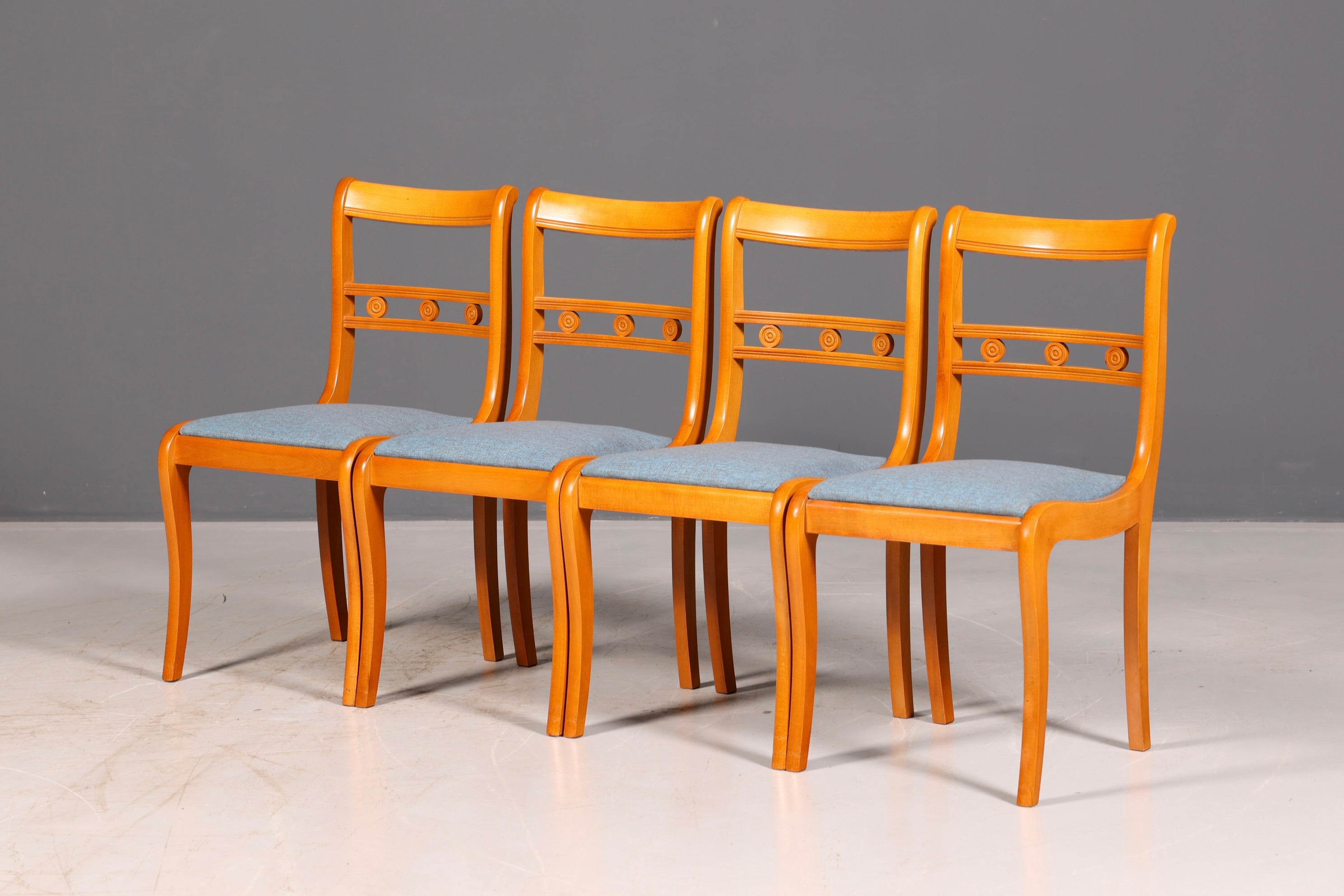 Edles 4er-Set Englische Esszimmerstühle Dining Chairs Antik 60er Jahre Küchenstühle Stuhlset neu bezogen