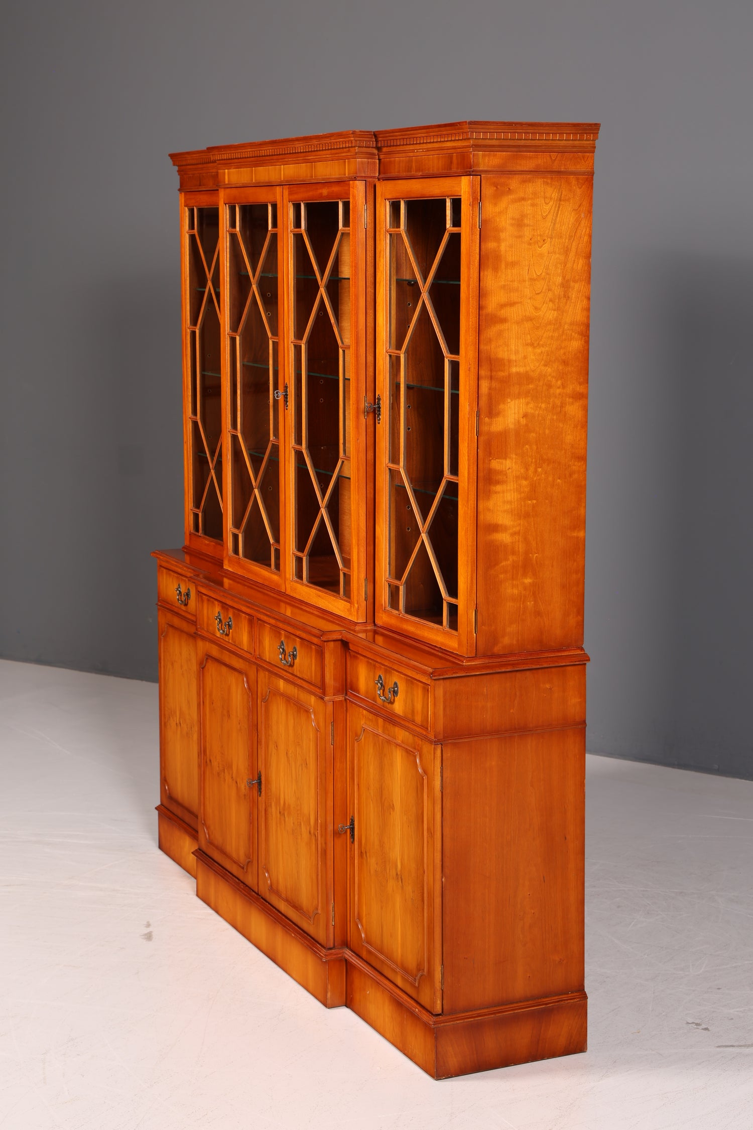Wunderschöne Englische Vitrine Bücherschrank Buffet Englisch Eibe Glasvitrine Bibliothek Vitrinenschrank