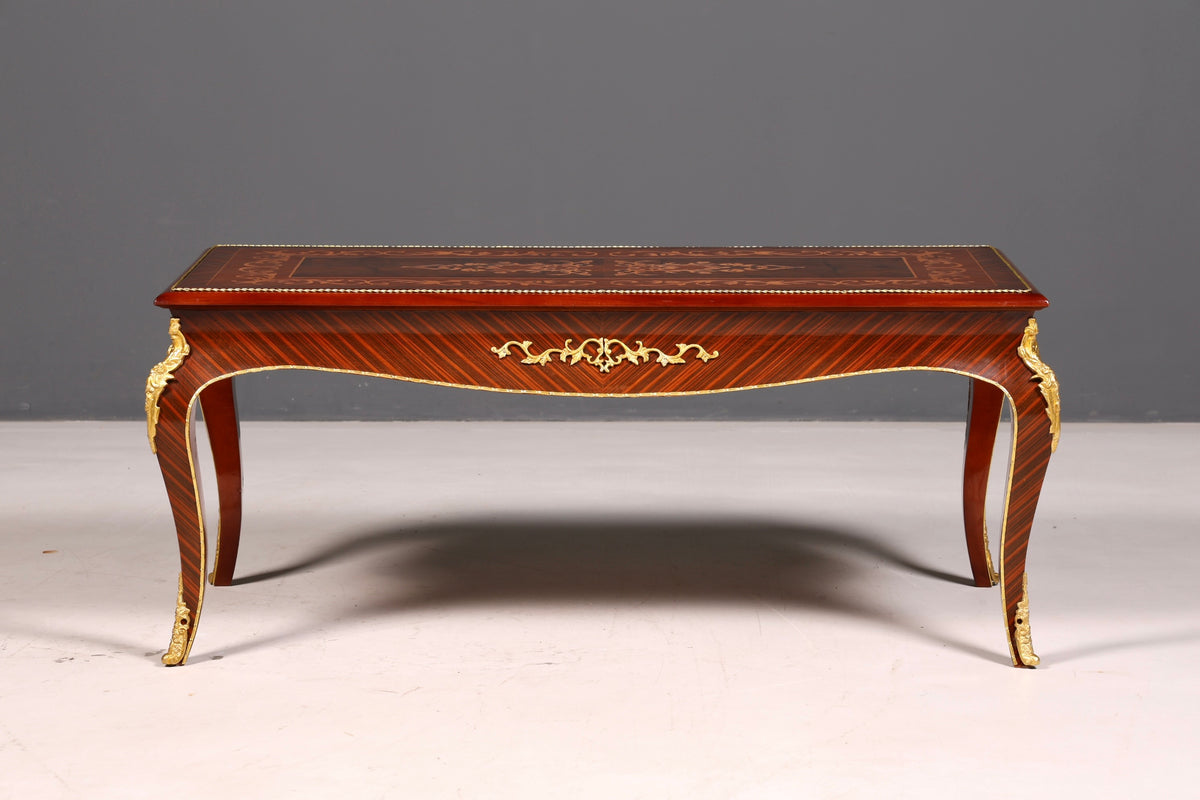 Table basse de style baroque au design raffiné, incrustations en laiton antique, table de salon avec tablette