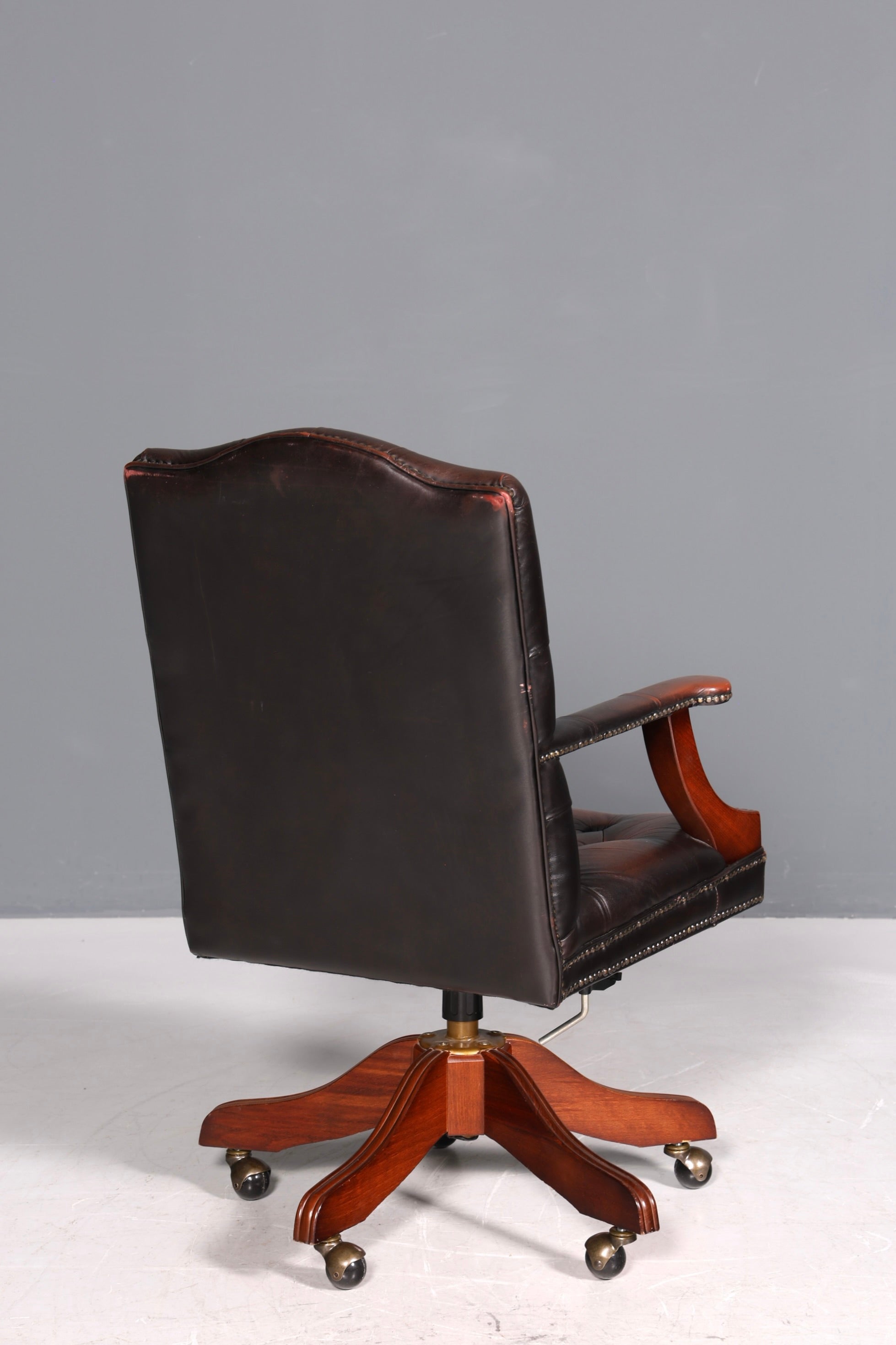 Magnifique fauteuil Chesterfield Centurion Captain d&