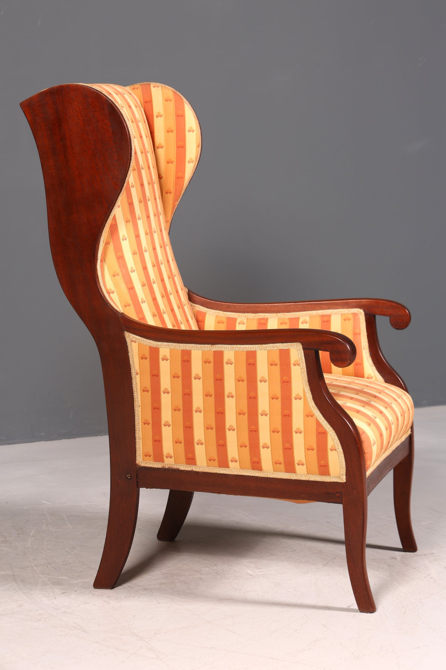 G013 Finish Ohrenbackensessel Biedermeier Englisch