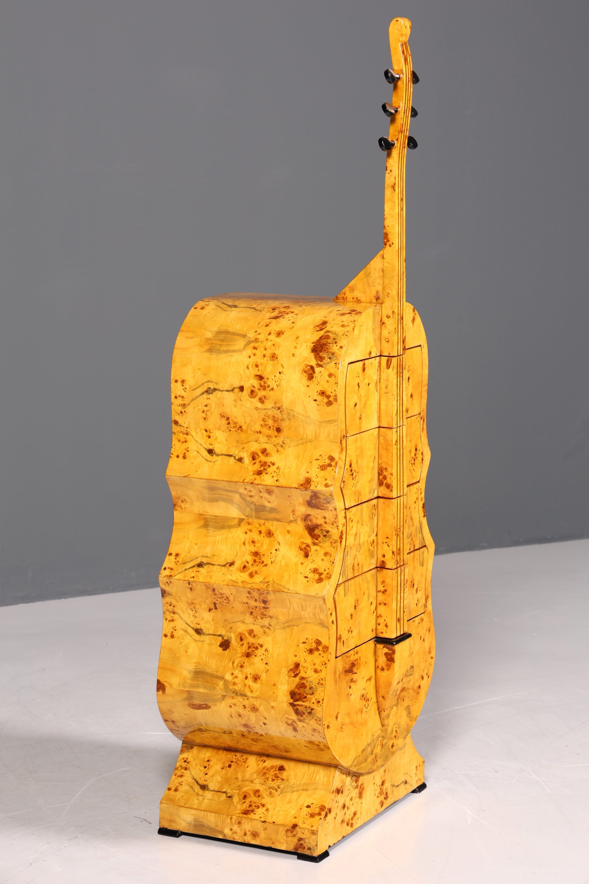 Commode onirique de style Art déco en forme de contrebasse, en bouleau, style Vertiko, commode à tiroirs, commode en forme de guitare