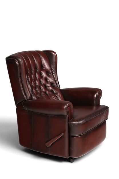 Hauptstadt Möblerei brauner Chesterfield Ohrensessel aus Echtleder mit Knopfheftung und Relaxfunktion