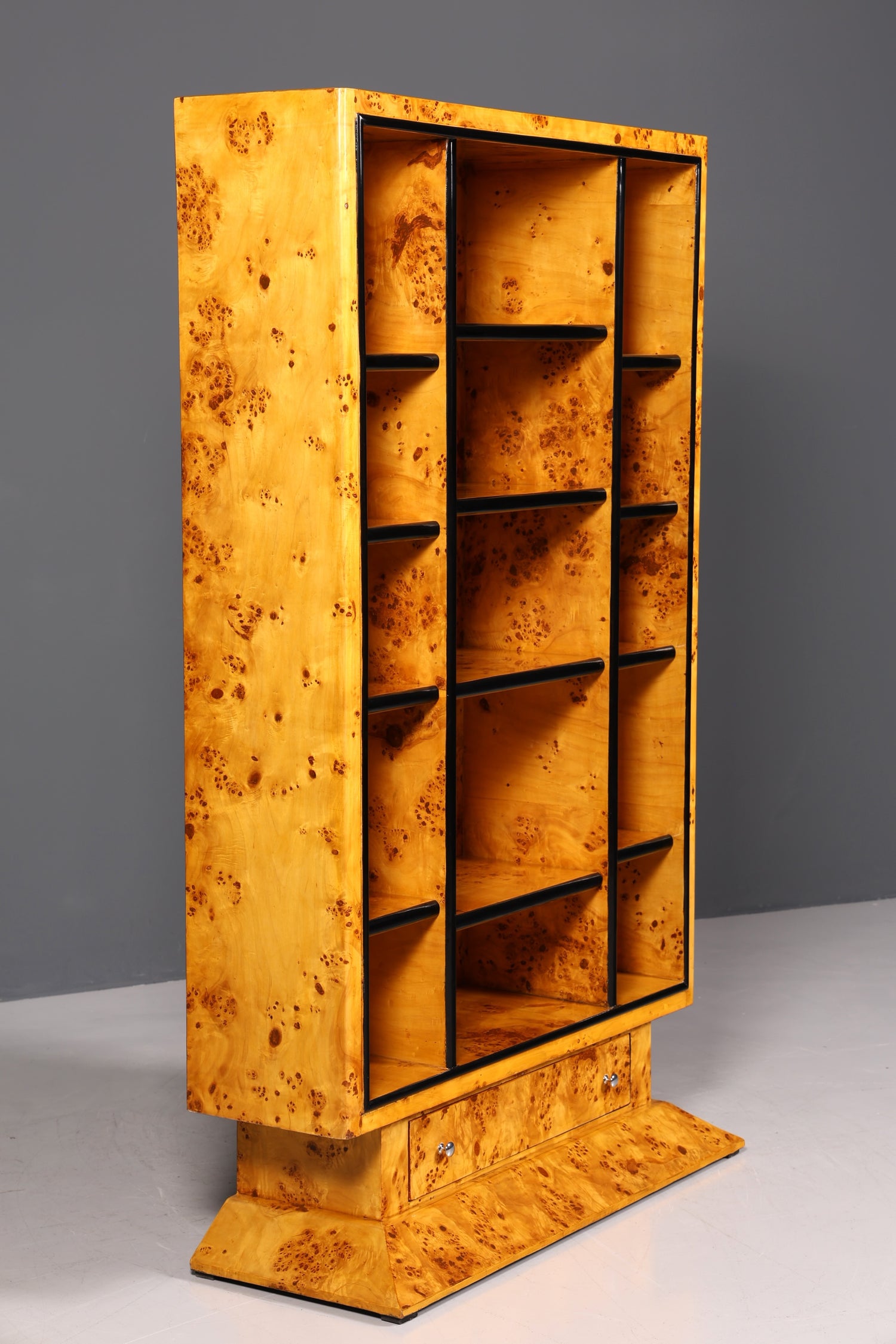 Bibliothèque impressionnante en bouleau au design Art déco, étagère de luxe, style Biedermeier