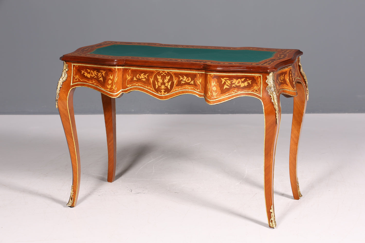Magnifique bureau de style Louis XV, bureau de bureau français, table de bureau de style ancien