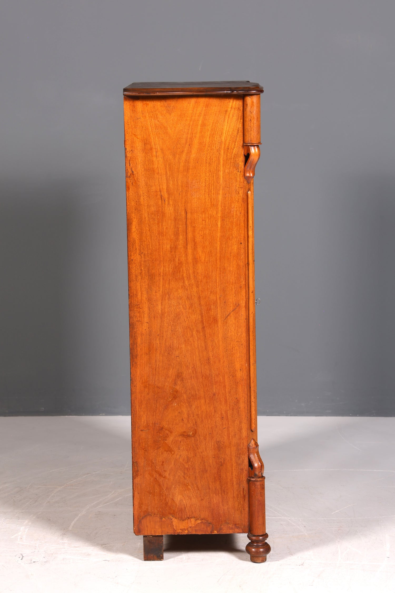 Vitrine ancienne Louis Philippe Biedermeier, en bois véritable, vers 1880, évoquant un rêve.