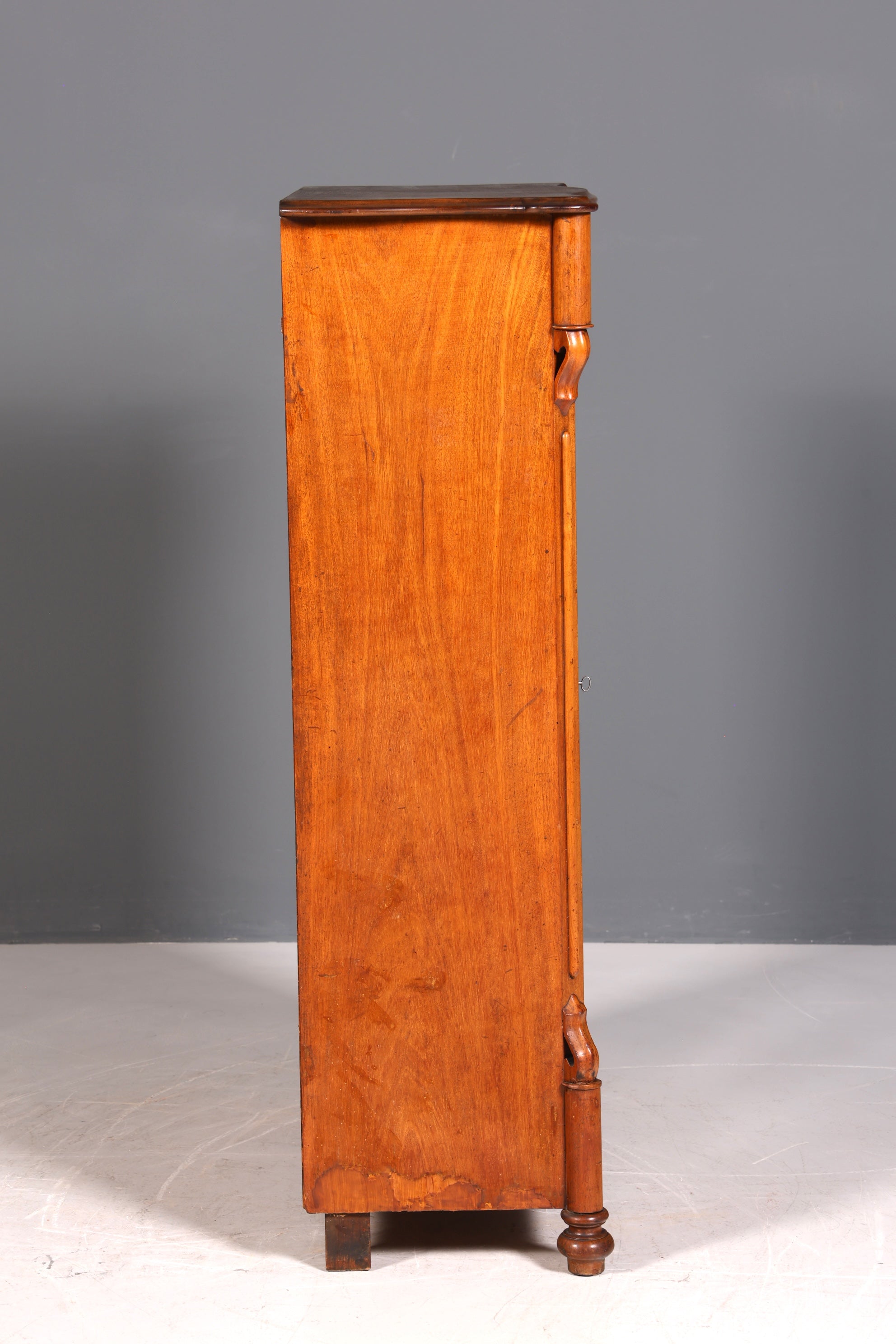 Vitrine ancienne Louis Philippe Biedermeier, en bois véritable, vers 1880, évoquant un rêve.