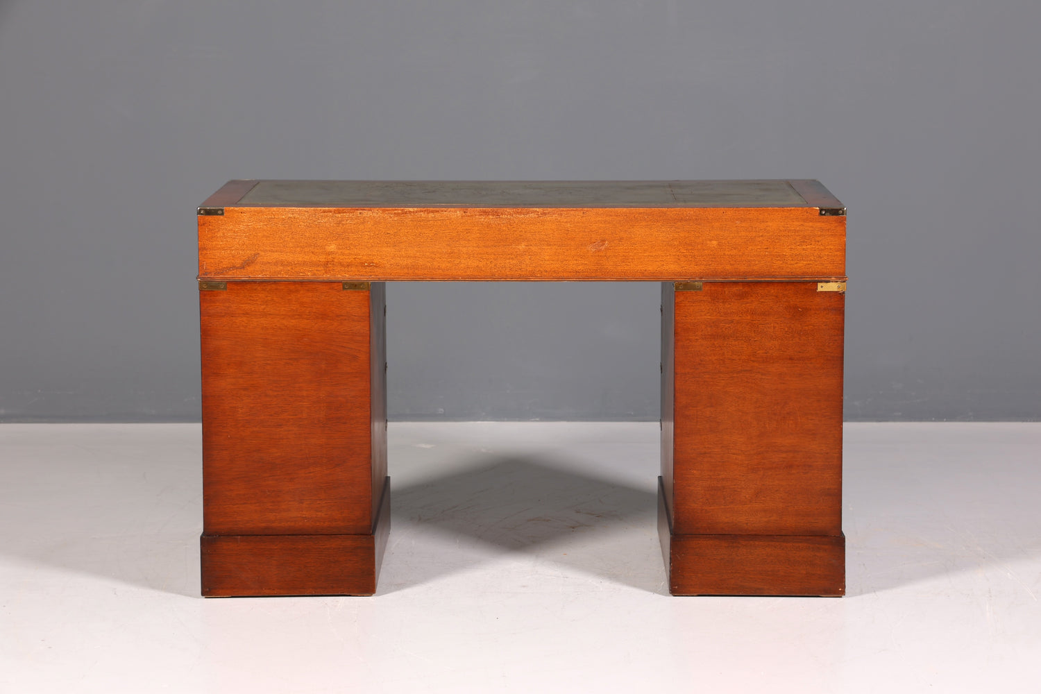 Stilvoller Maritimer Schreibtisch Englischer Military Bürotisch Office Table mit echt Lederauflage