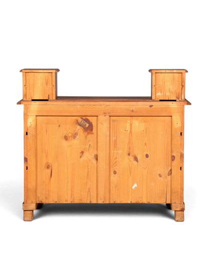 Hauptstadt Möblerei antike Gründerzeit Kommode aus massivem Nussbaumholz, Rückansicht des Louis Philippe Sideboards