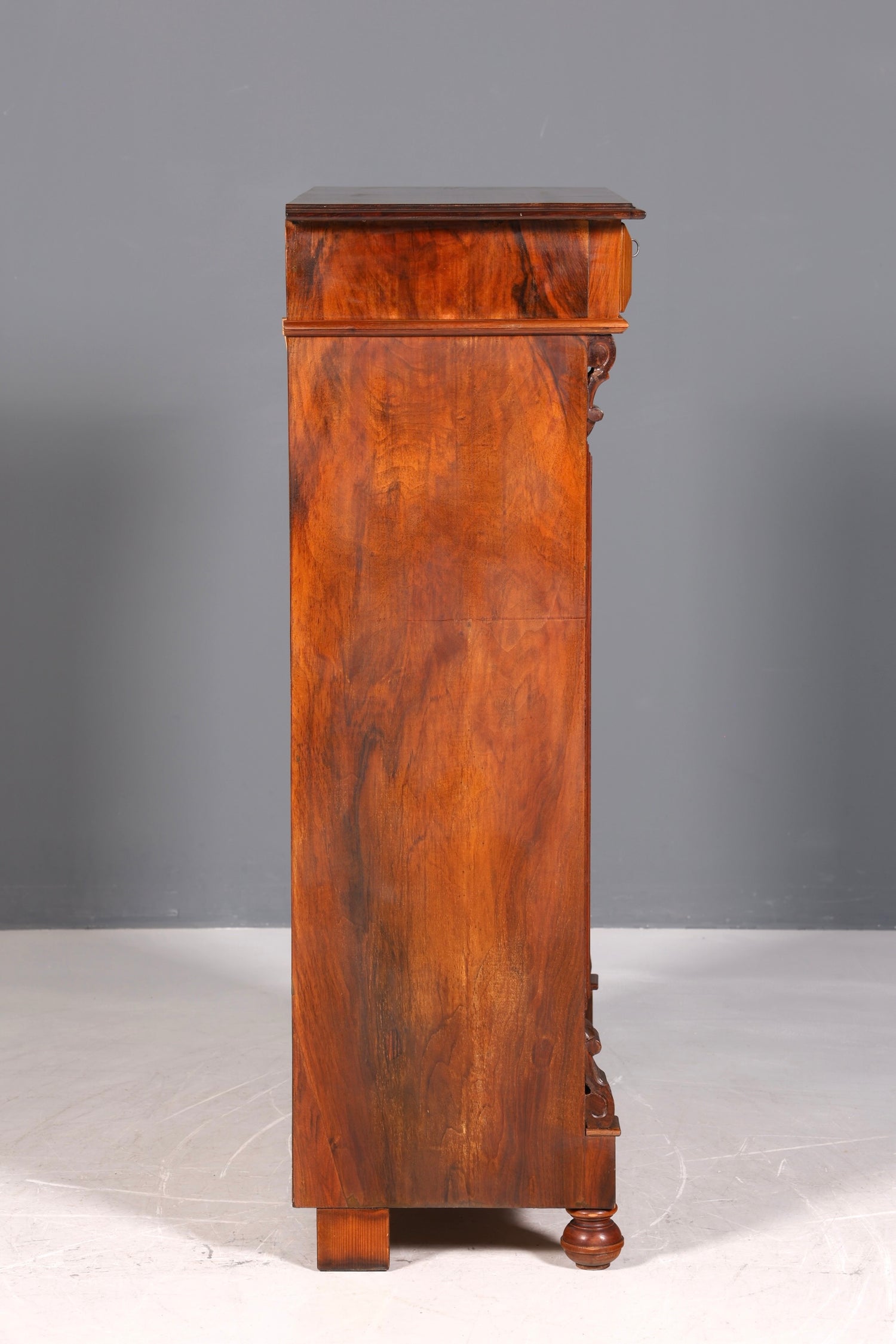 Magnifique meuble vertiko de style Art nouveau, datant de la fin du XIXe siècle (Gründerzeit).